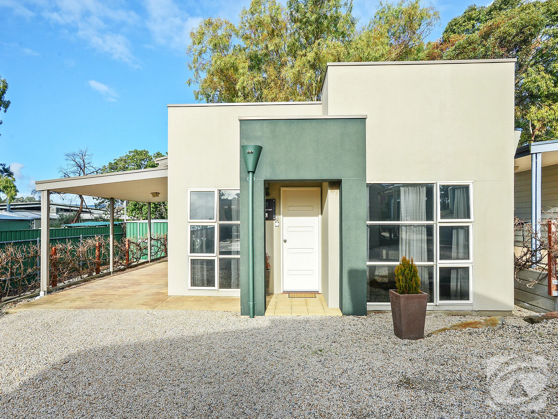 Villa 6 d’Arenberg The Laughing Magpie — McLaren Vale Studio Apartments