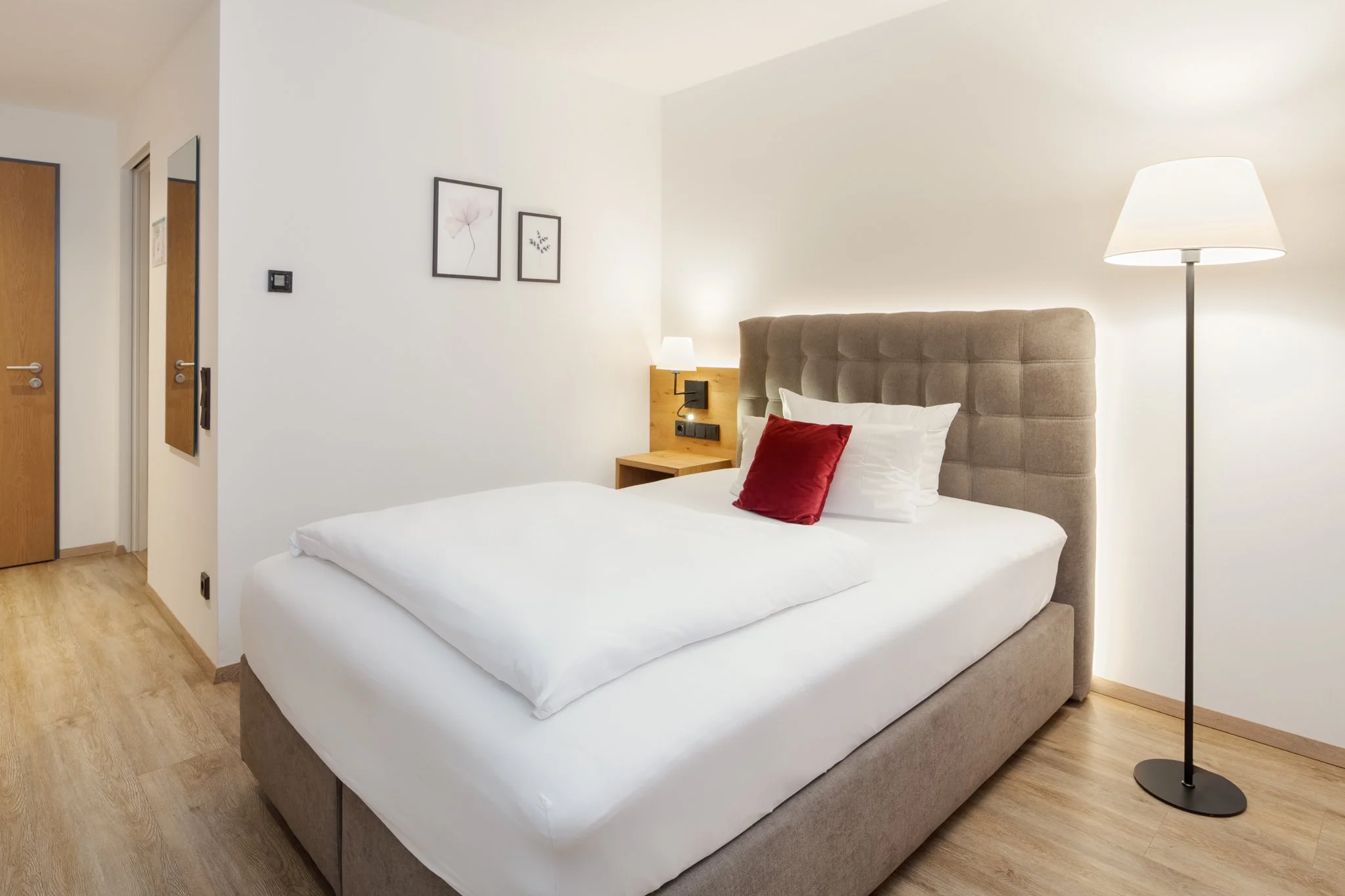 hotel obermaier-muenchen trudering-businesshotel naehe messe-einzelzimmer classic-boxspringbett-traditionell-modern-bayerisch.jpg