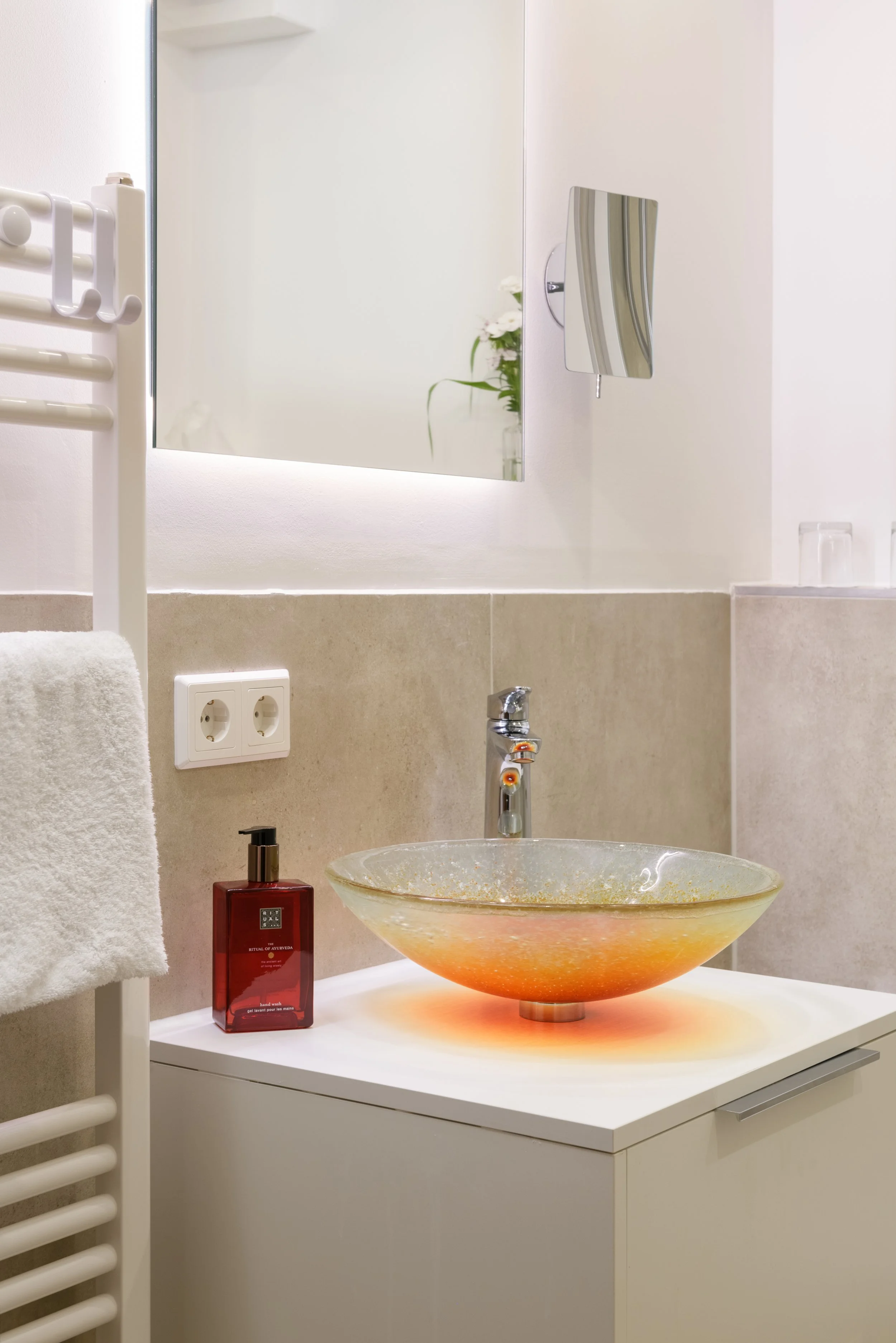 hotel-obermaier-muenchen-modernes-badezimmer-deign-waschbecken.jpg