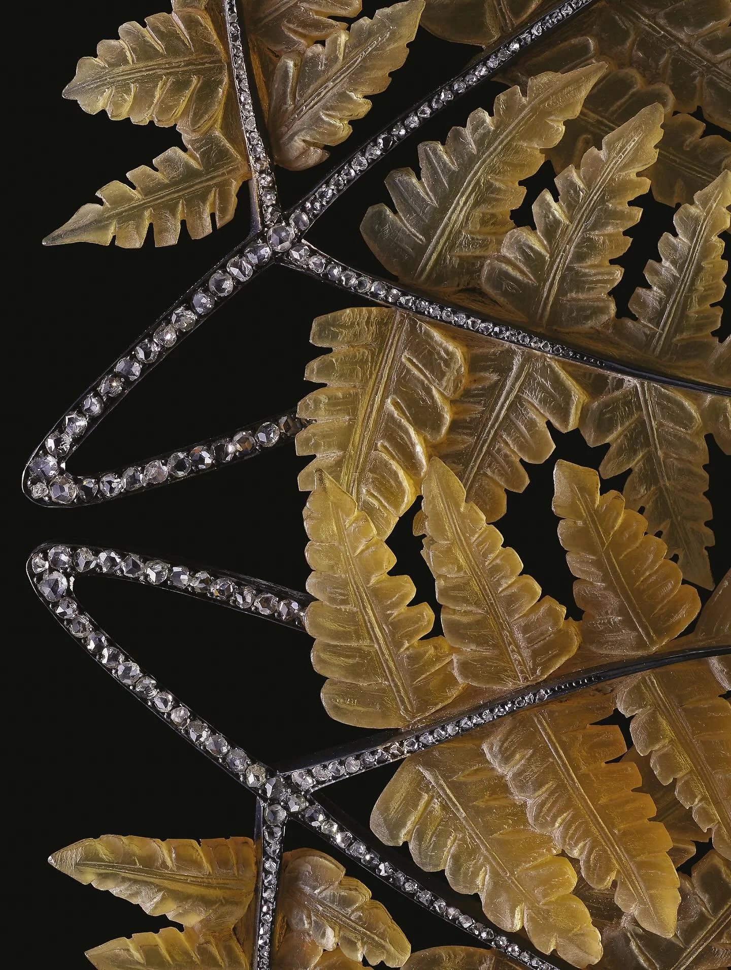 « Divine Jewels »
Most stunning private jewelry collection @styleanddesignflammarion 
@albionart.institute 
📸Nils Herrmann