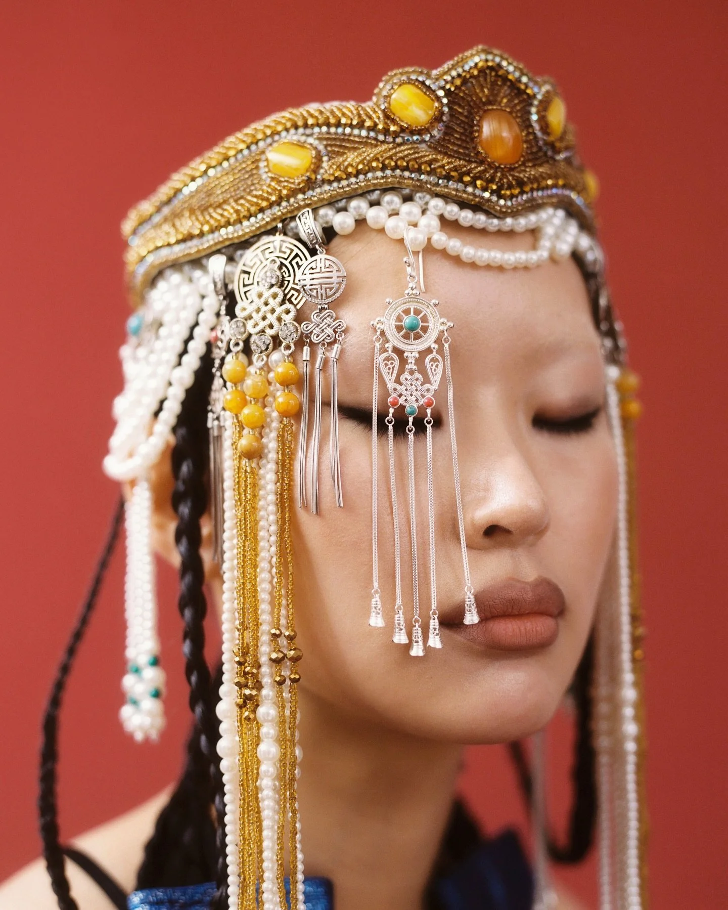 Ornamento an edito shot by our photographer @helenetchen for @_.creatura
Creative direction : @crocoqueen
Stylist : @kimrayoz
Stylist Assistant : @samael_feles
Make up artist : @mua.jadeb
Hair artist : @stylebymaeva
Models @cachouke_e @caramelcotons