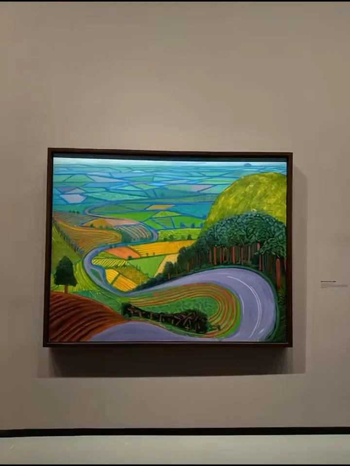 When David Hockney’s art meets @anthonyrobert.ai 🖌️
« I always felt that Hockney’s landscapes d’été already in motion. That his roads called to be traveled, that his trees waited for the wind. His colors,