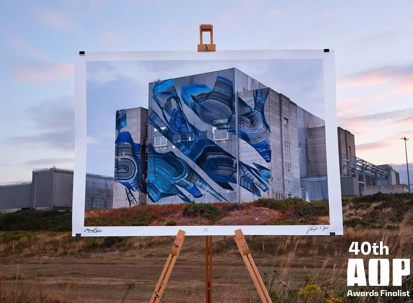 JOSEPH FORD 
@josephfordphotography est finaliste du Prix Association of Photographers awards @assocphoto 
Dans les catégories Portrait, avec une image pour Paris Aeroport, et Environnement avec sa série Impossible street Art.
D&eacut