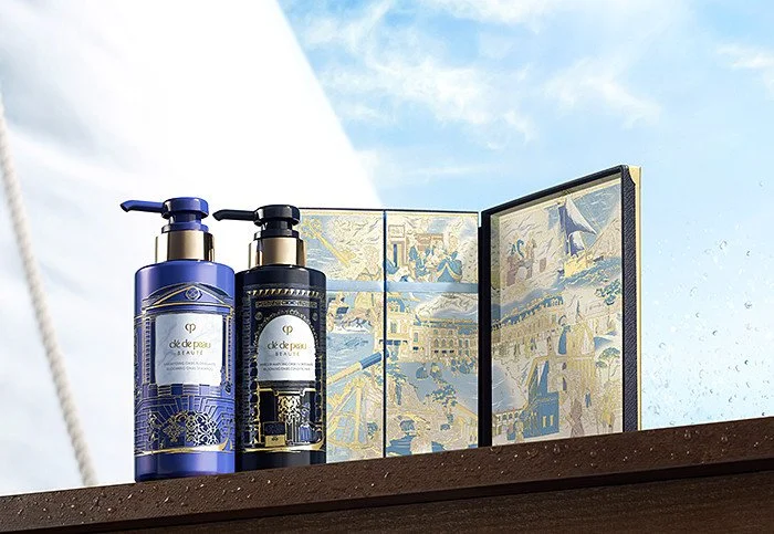 🌊 Clé de Peau Beauté x Christophe Merlin ⚓️
Chaque année, @cledepeaubeaute offre à ses clients les plus fidèles des coffrets Radiance Gifts.
Cette collection signée Christophe Merlin s’inspire du &