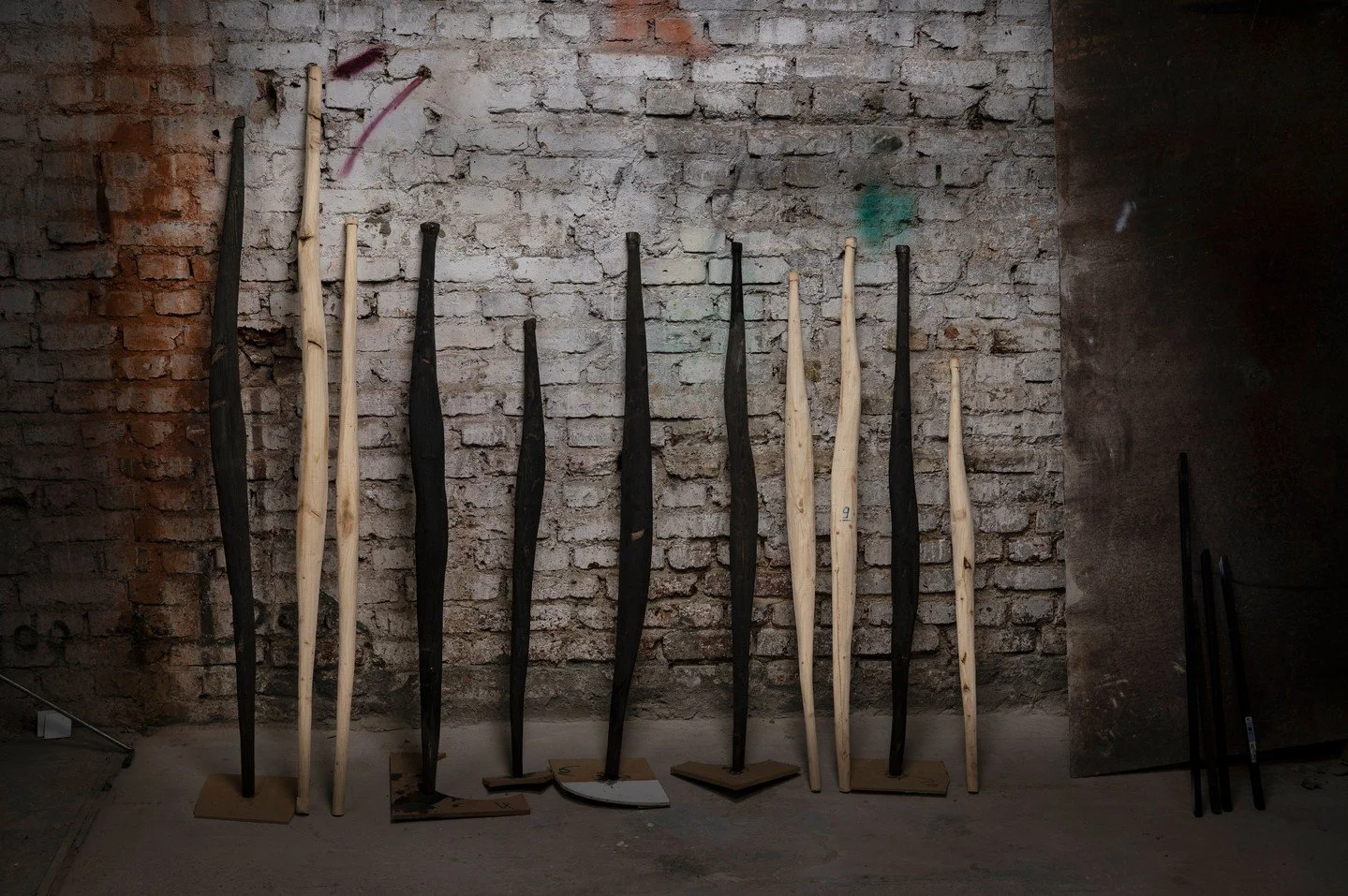 À l'occasion de la sortie de son nouveau parfum "Vanille Caviar", la Maison @bdkparfumsparis a renouvelé sa confiance auprès du Studio Costume III Pièces et lui a confié la réalisation de la vitrine