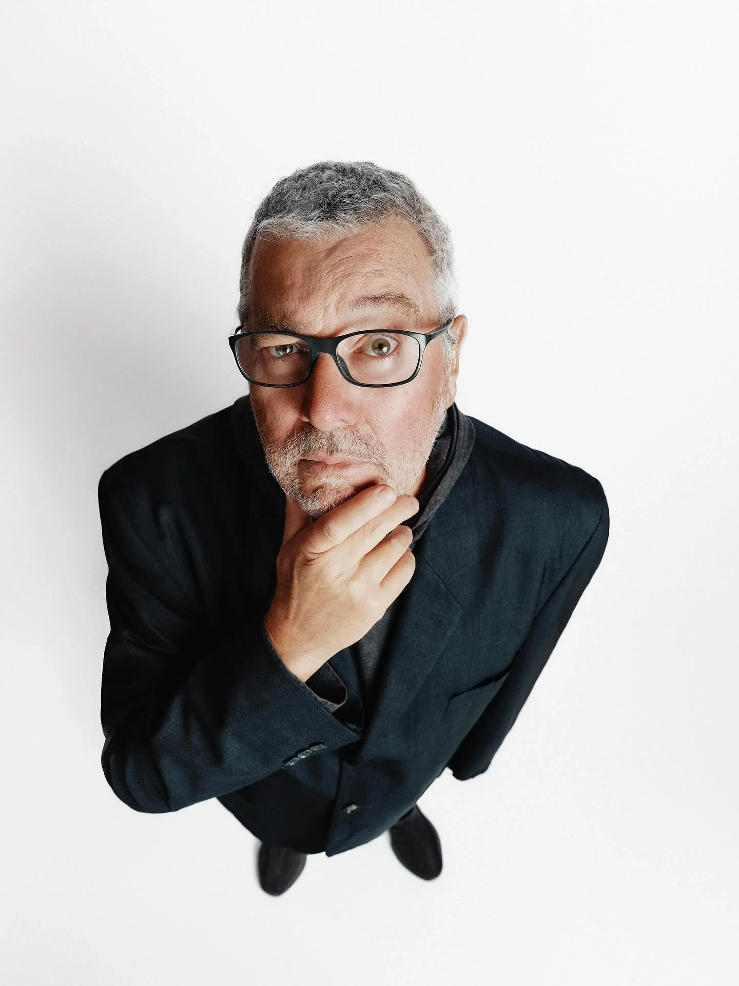 📸 Philippe Starck par @thomaslaisne 
Pour @intramuros_magazine 
#thomaslaisne #photographer #photography #portraitphotography #starck #philippestarck #intramurosmag #editoralphotography #photobook
