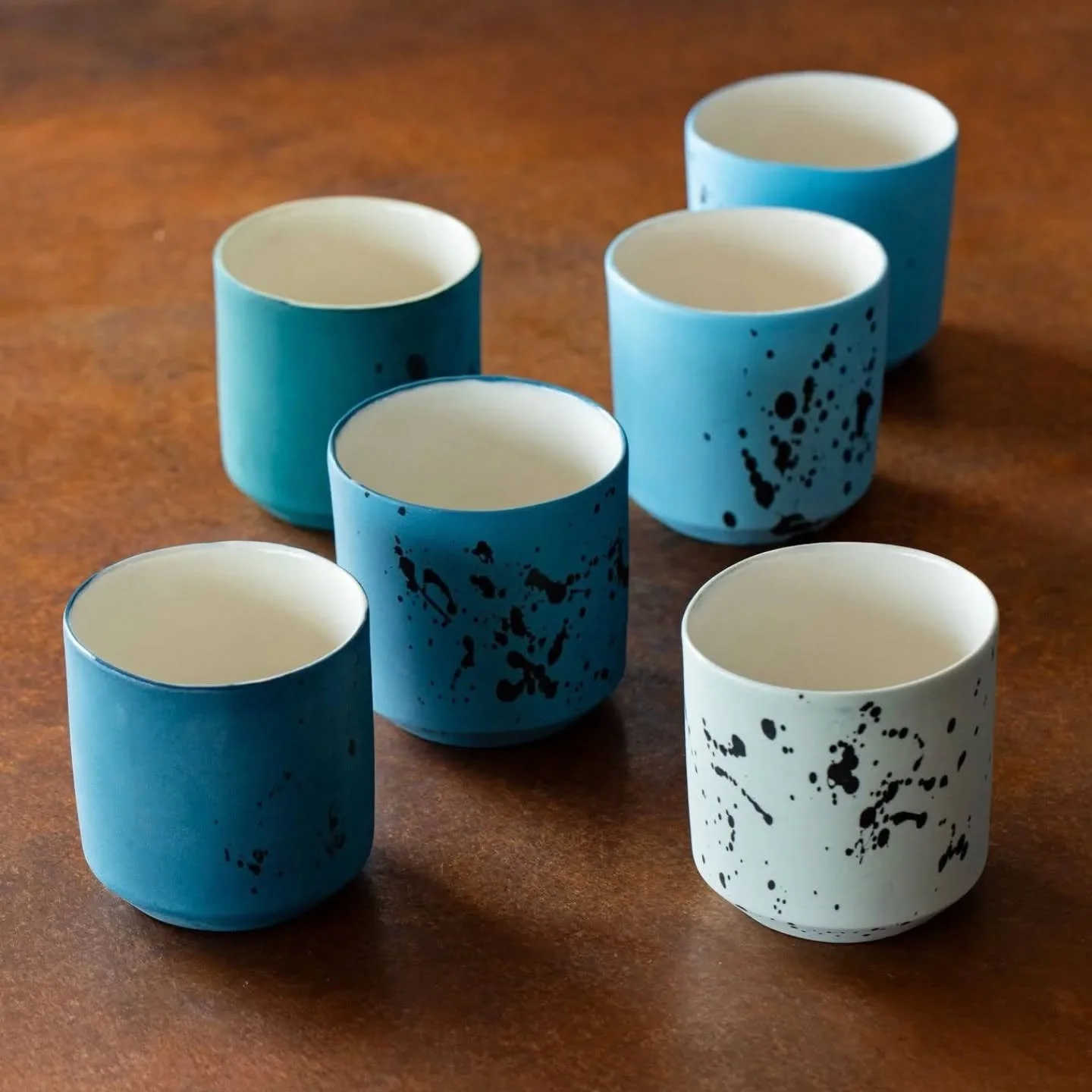 Some of my smaller pieces have been going out in the post today, so I thought it a good idea to remind you that I have a Gift section on my website with smaller price tag pieces including these tumblers, tea light holders and my mini bowls.

So if yo