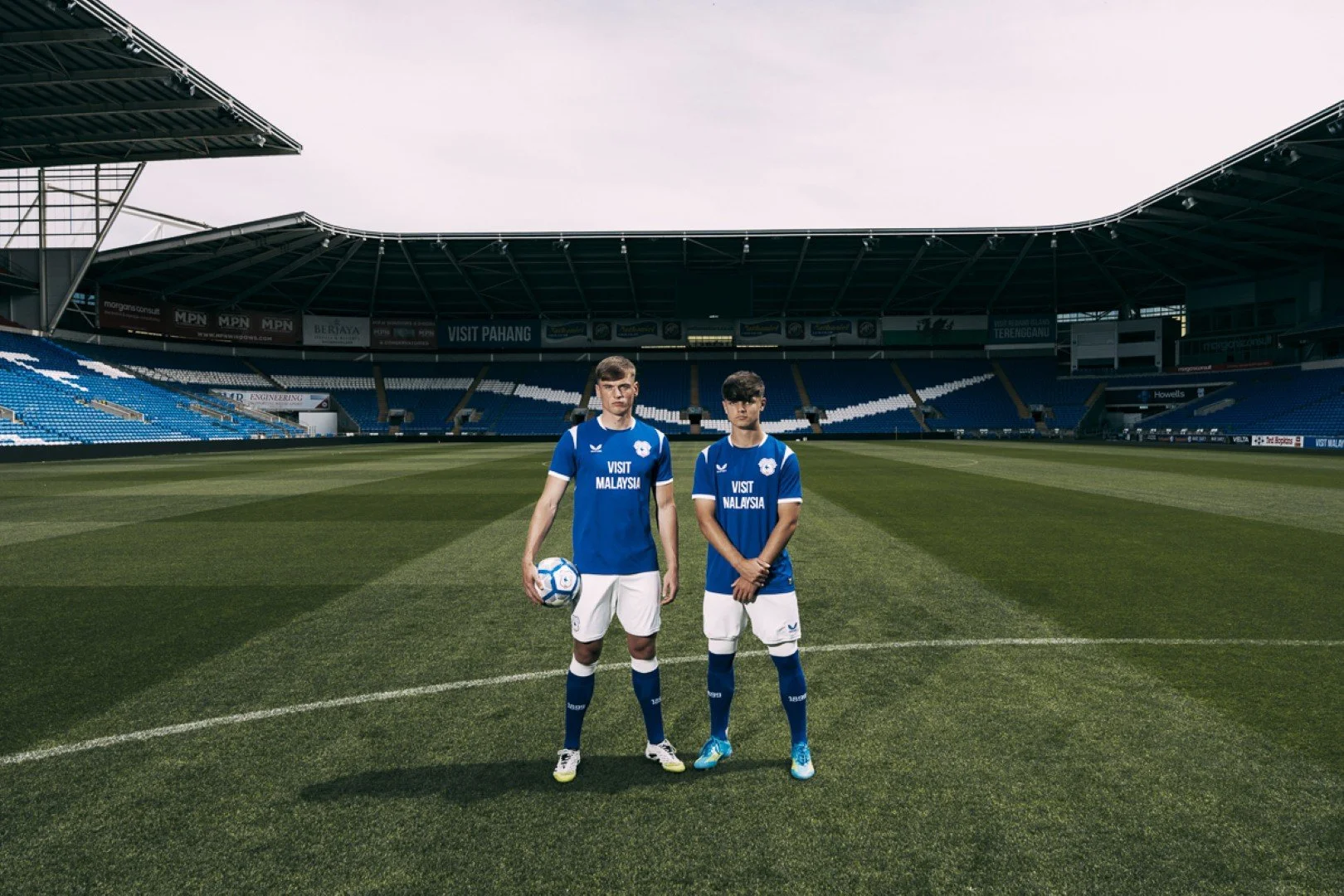 CardiffCityFCHOMEkitsuperdtoreprod000062 (Large).JPG