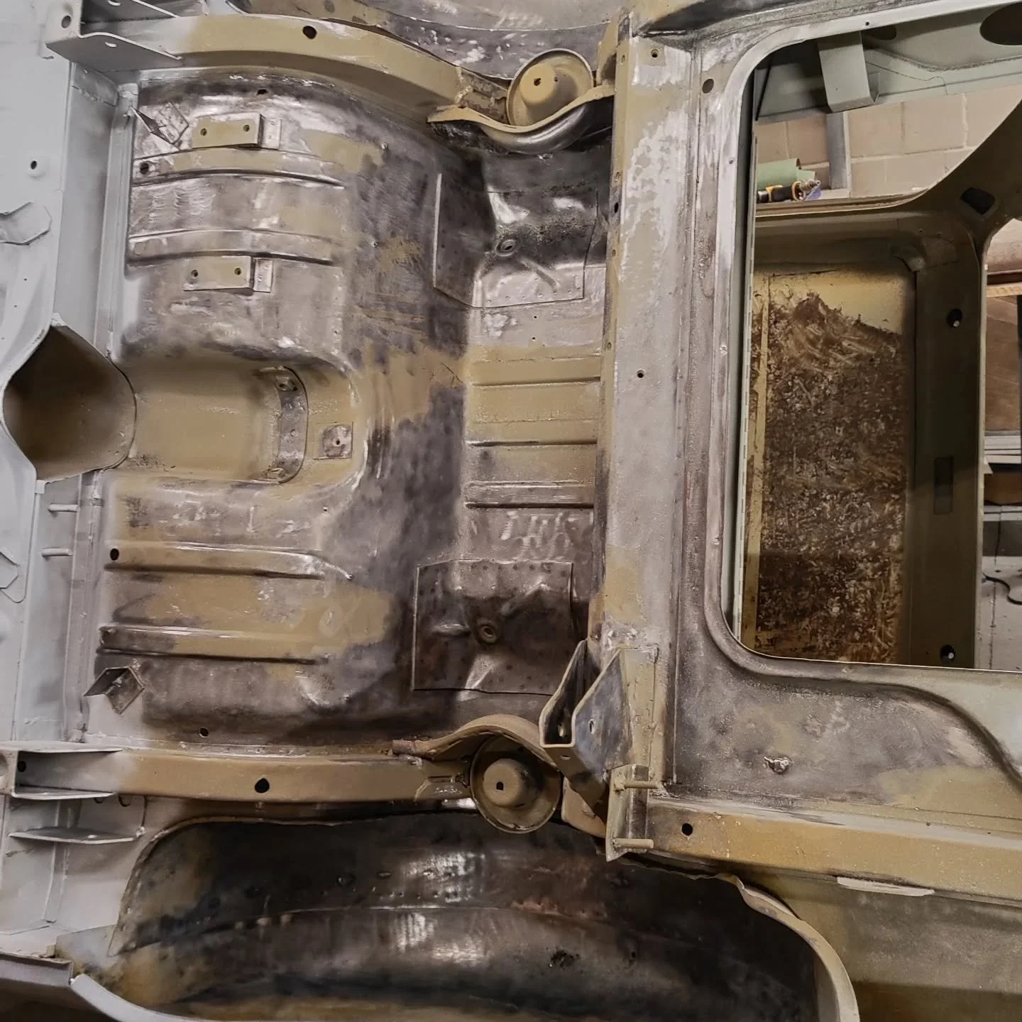Last bits of cleaning, few more repairs and body gets epoxy coated 
#volvop1800 #volvo1800es #1800es #1800s #1800e #oldvolvo #rustrepair #panelbeater #metalwork #welding #godlikeinc