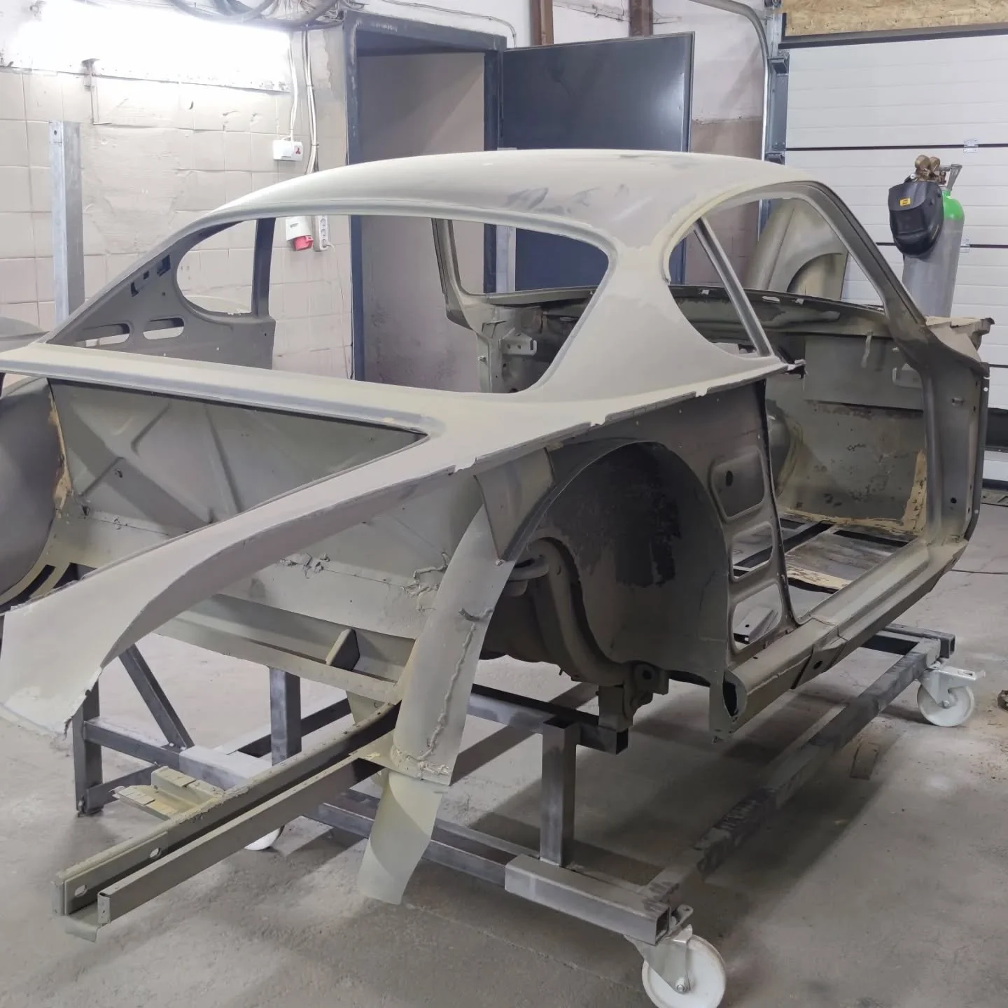 Body back from sandblasters. 
Wow! We saw some creative repairs before, but this... Not even talking about weld quality, but someone welded the whole top of inner fender from Amazon! Which is a completely different car. Amazing!
#volvop1800 #volvo18