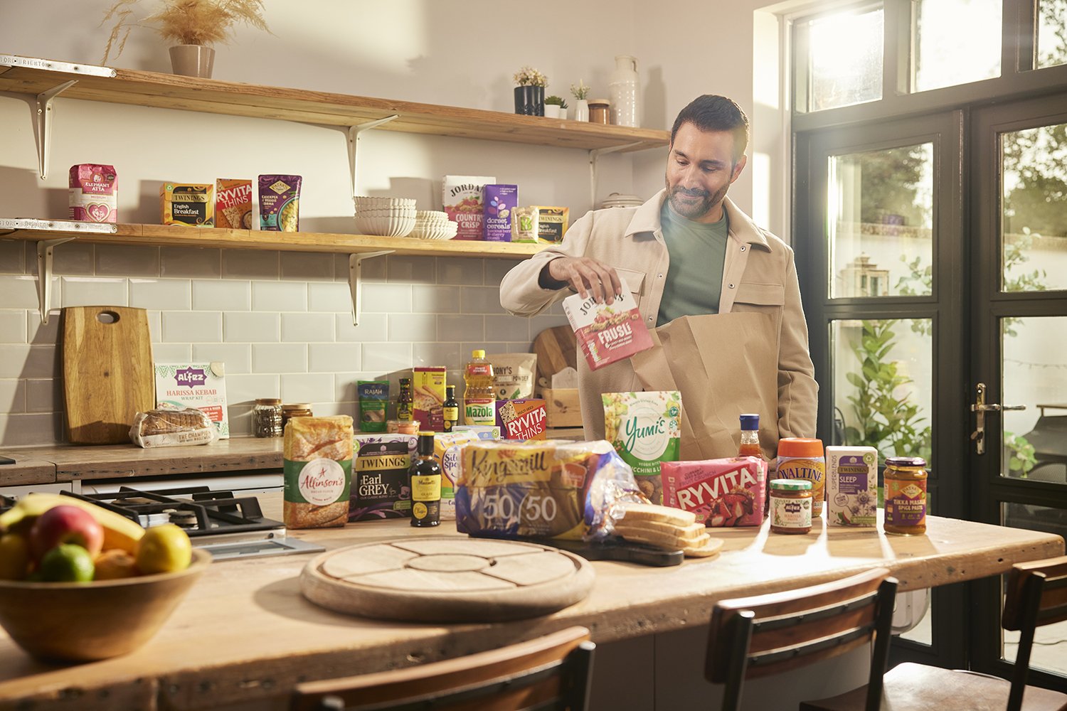 ABF_GROCERIES_111023_HERO_SPREAD_0603.jpg