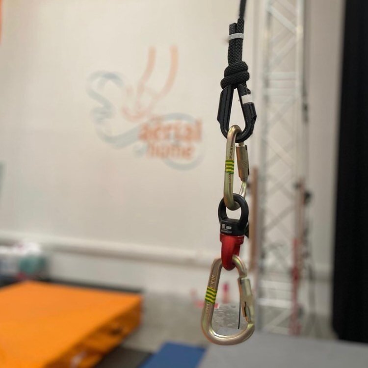 What&rsquo;s holding you up there 🤔❓

If you are training independently and regularly, then there are bound to have been times you&rsquo;ve needed to rig your own point. As an aerialist it&rsquo;s imperative that you have at least a basic understand