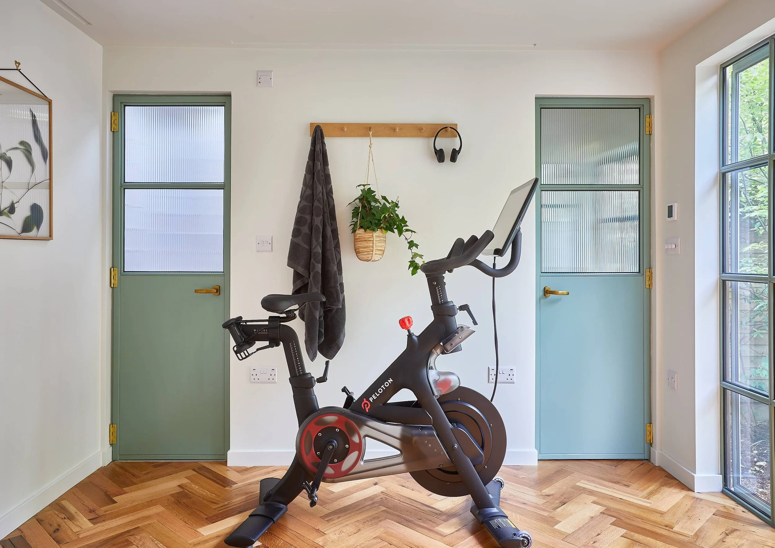 Garden-Room-Peloton-Doors-Shut-Macfarlane-Van-der-Heul.jpg