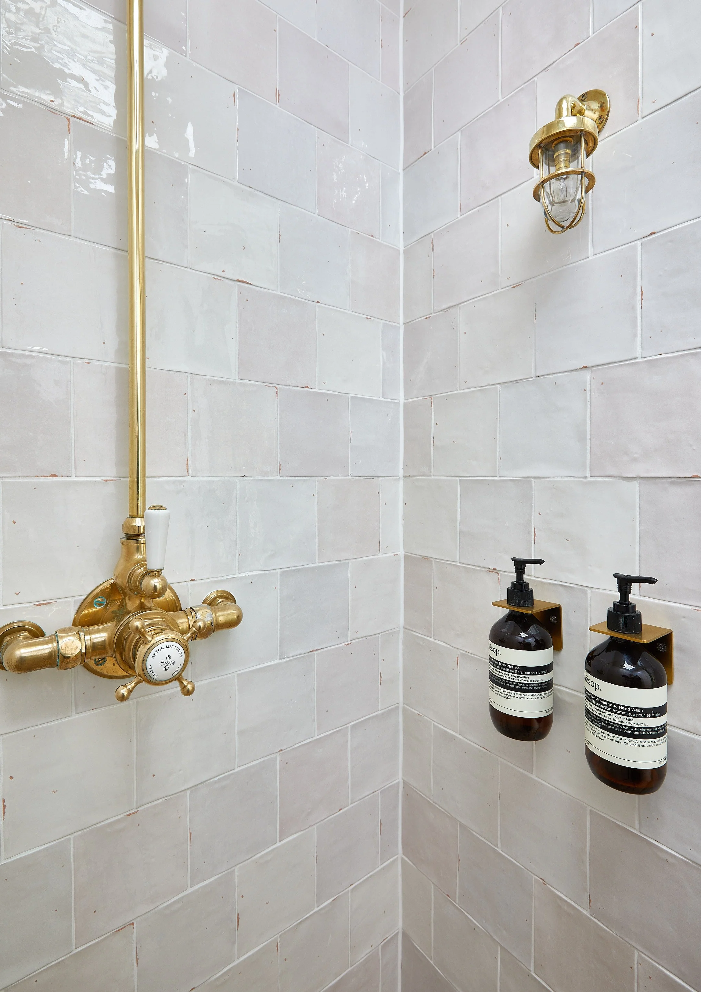 Garden-Room-Shower-Brassware-Macfarlane-Van-der-Heul.jpg