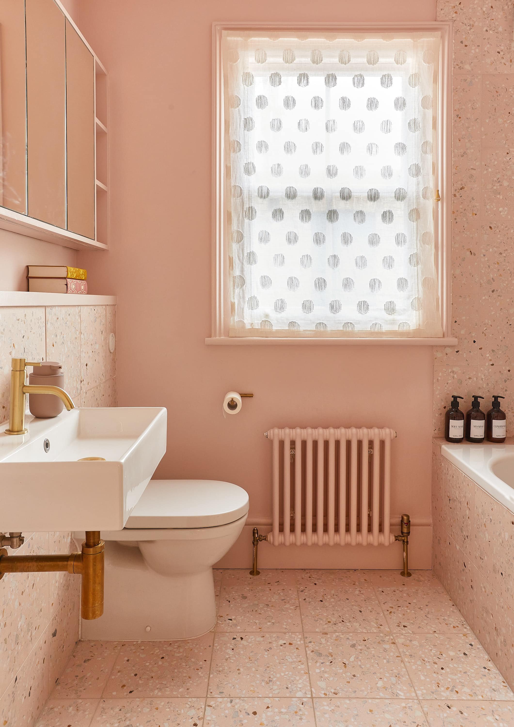 Girls-Bathroom-Macfarlane-Van-der-Heul_1.jpg