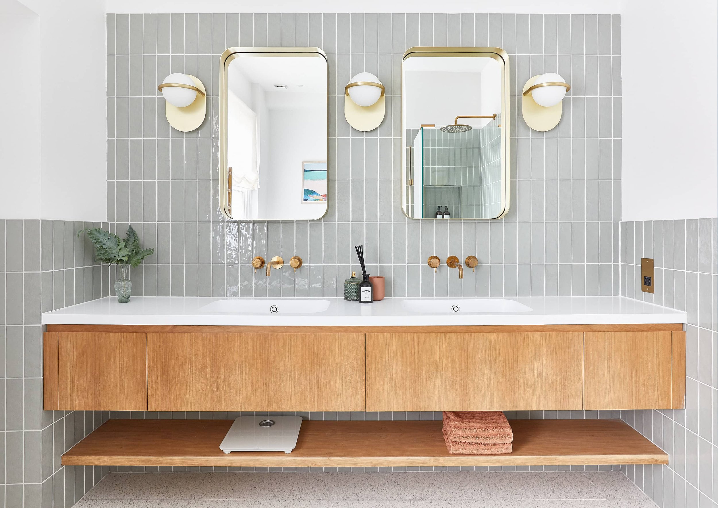 Master-En-Suite-Vanity-Macfarlane-Van-der-Heul.jpg