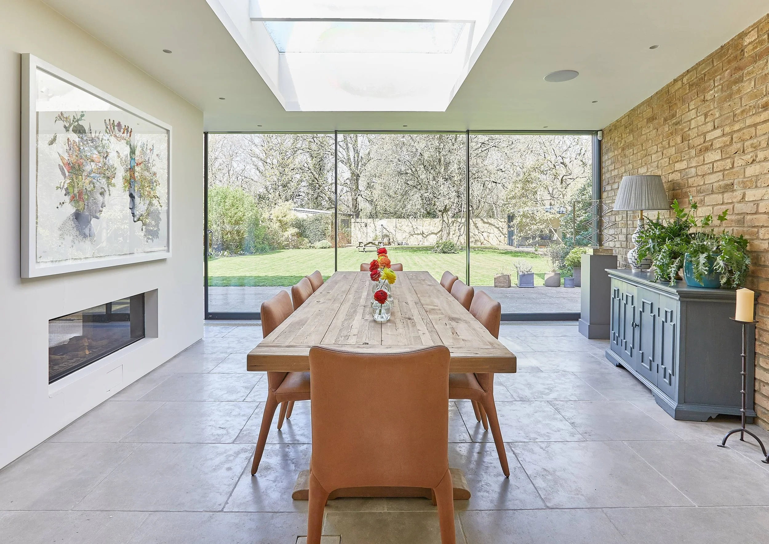Dining-room-view-into-garden-Macfarlane-Van-der-Heul.jpg