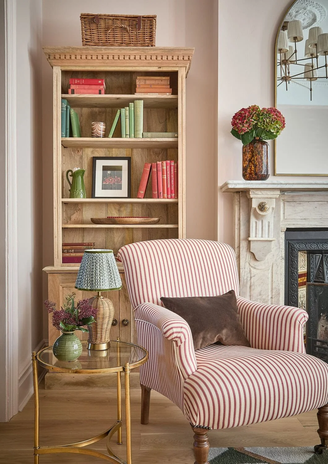 LivingRoom-stripedarmchair-bookcase-Macfarlane-Van-Der-Heul.jpg
