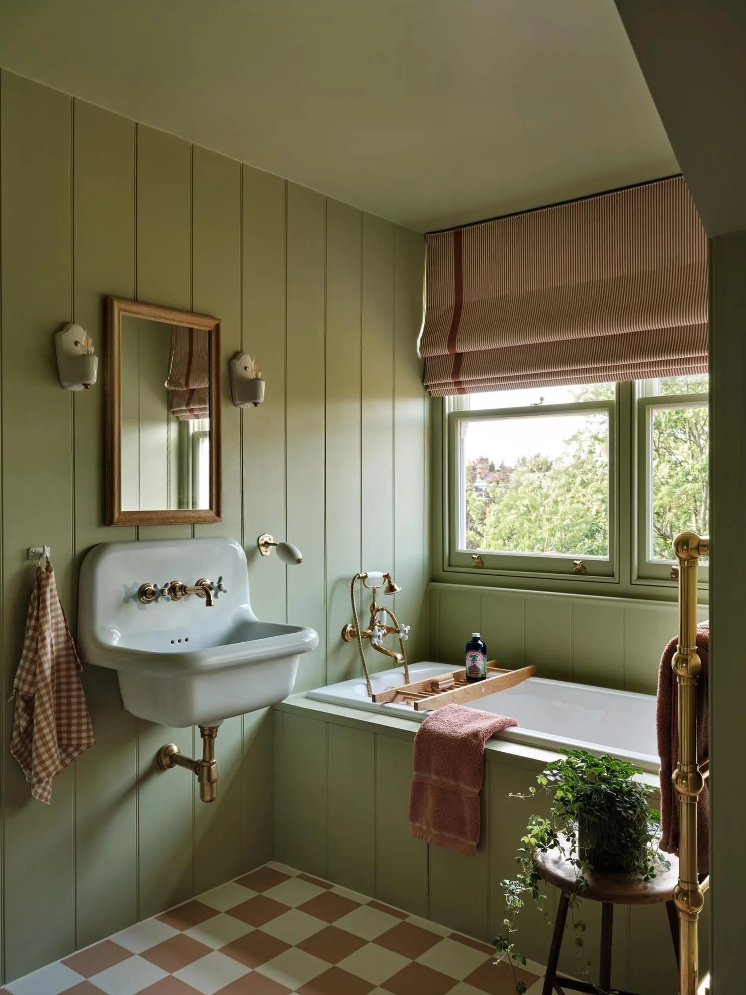 Boys-Room-Ensuite-Green-Macfarlane-Van-Der-Heul-MvdH.jpg