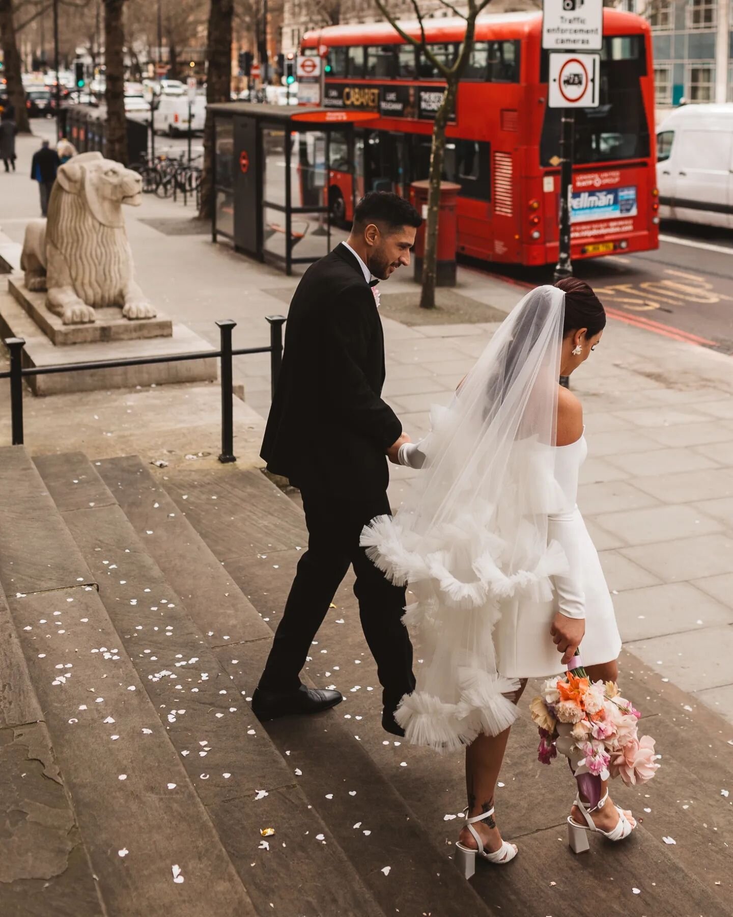 Oh hey 2024 ❤️&zwj;🔥 I've been expecting you...
.
.
Starting with this cute styled shoot 🧡
Venue - @thebroadcasterlondon @adaytoremember
Photographers/Concept @holliecarlinphotography and @gracecarlinphotography
Hair &amp; Makeup - @perfectedbypopp