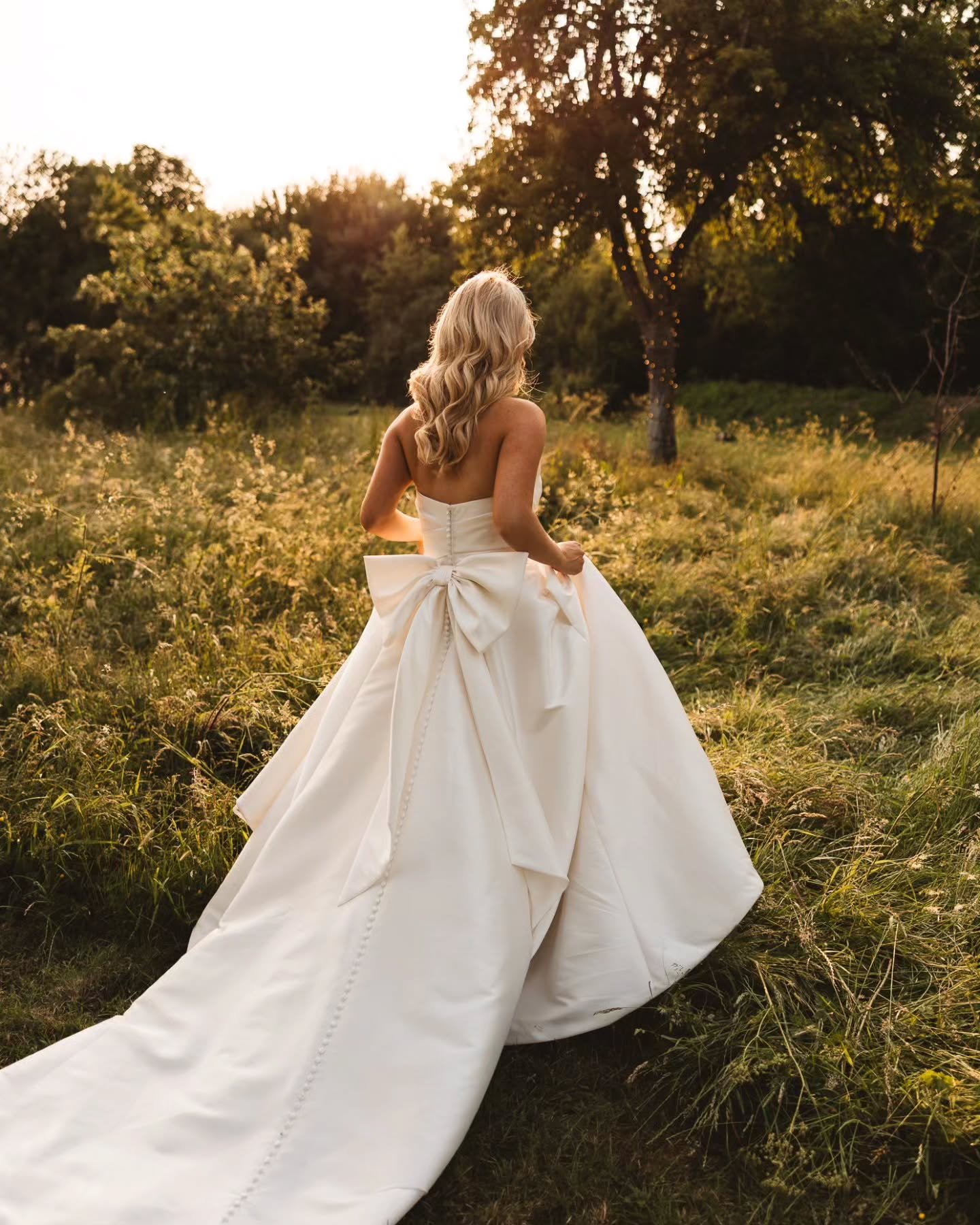 Epic church. Tipi in a field. Vibes for days. YASSS 💛

I got home from this wedding at 1am. A 4 hour drive from Pershore. But it was so worth the wedding hangover the next day, up with my 3 year old at 6am! Adored spending the day shooting these two