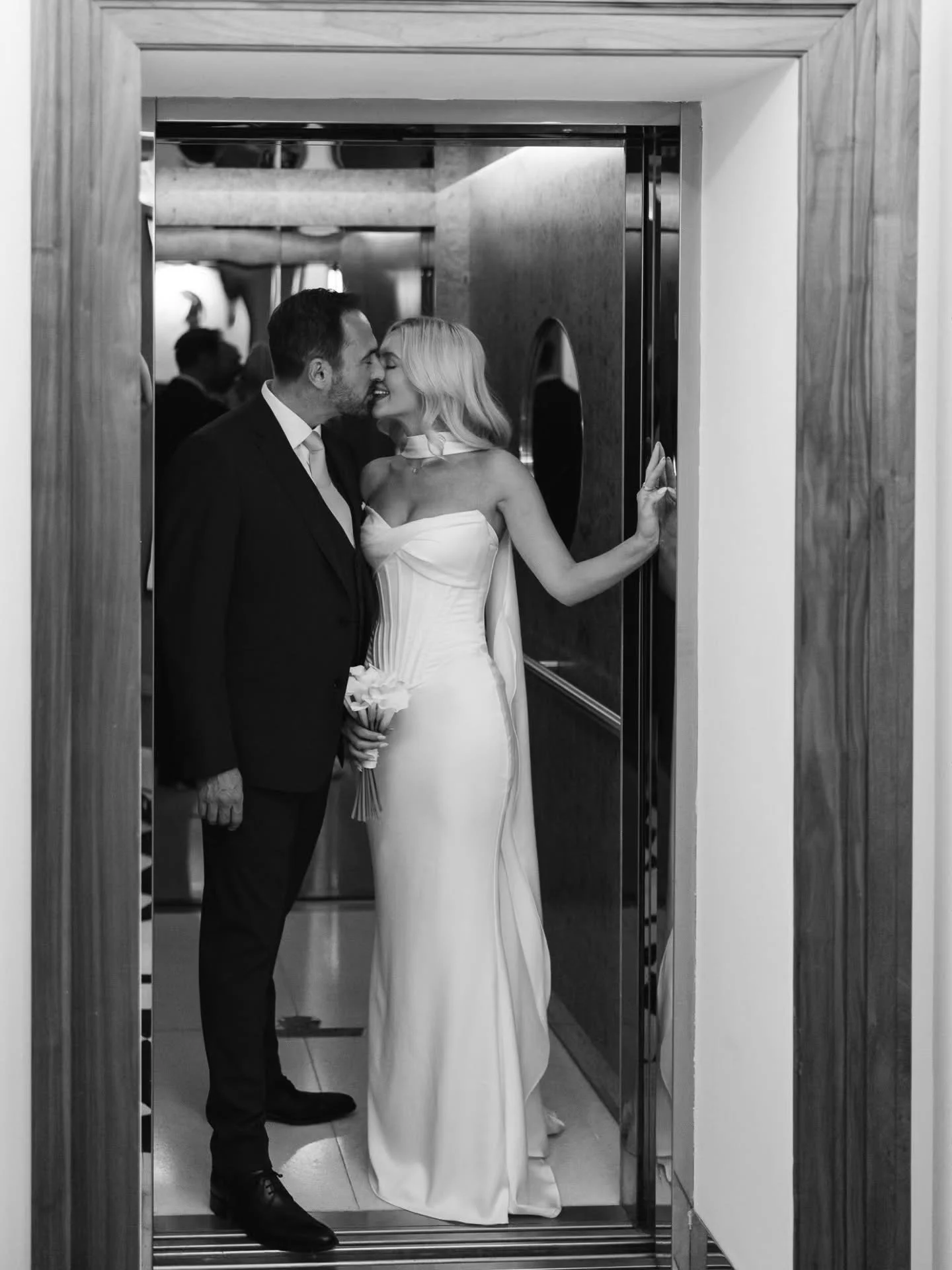 I dont even know where to start with these two love birds ⚡️
J+R got ready together (chilled AF) at @claridgeshotel and to say it was a stunning place to have portraits taken is an understatement. I could have shot there all day. And let's talk about