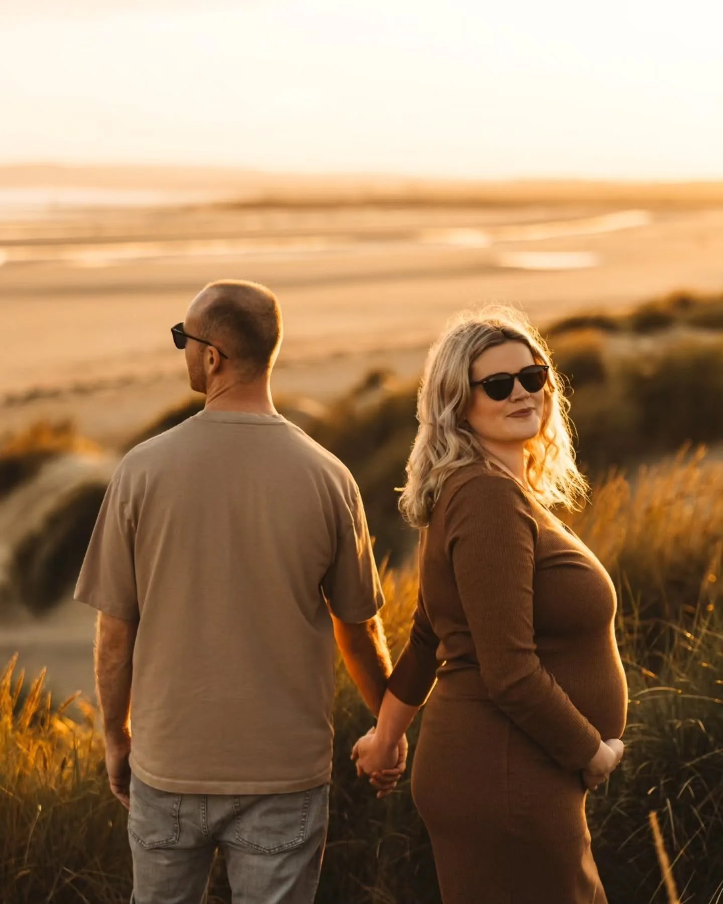 Nothing makes me happier at work than a yummy golden hour! Loved capturing Lauren's bump for her and Adam 🤍 And obviously, their cheeky pup! 
Can't wait to photograph their wedding next September too! 

#maternity #maternityphotography #bumpshoot #m