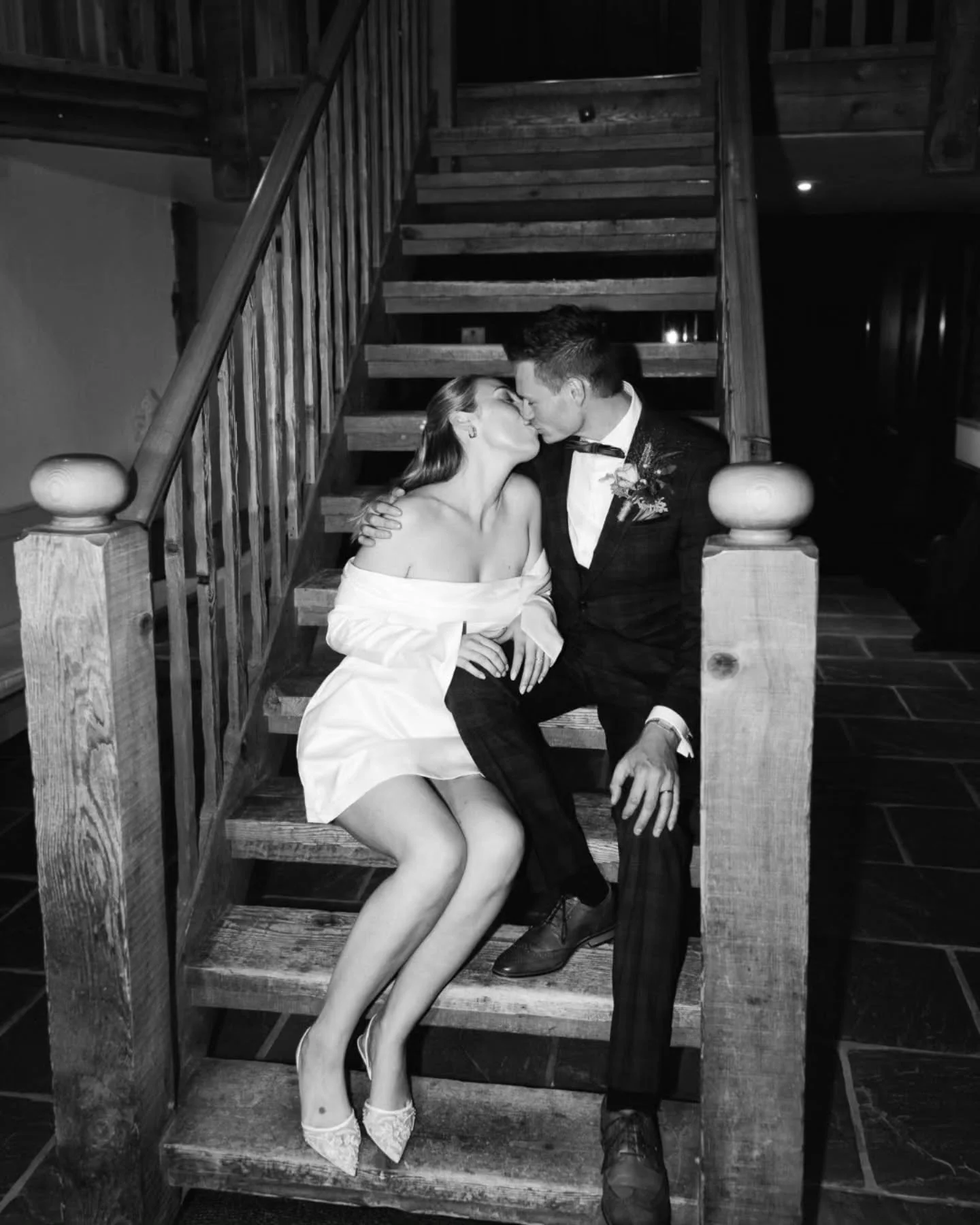 Who knew a wedding day with continuous rain from start to finish would be one of my favourite weddings ever 🖤

These guys, their gorgeous boy and two stunning dresses 🖤 They trusted me completely and braved the drizzle (and torrential rain on the w