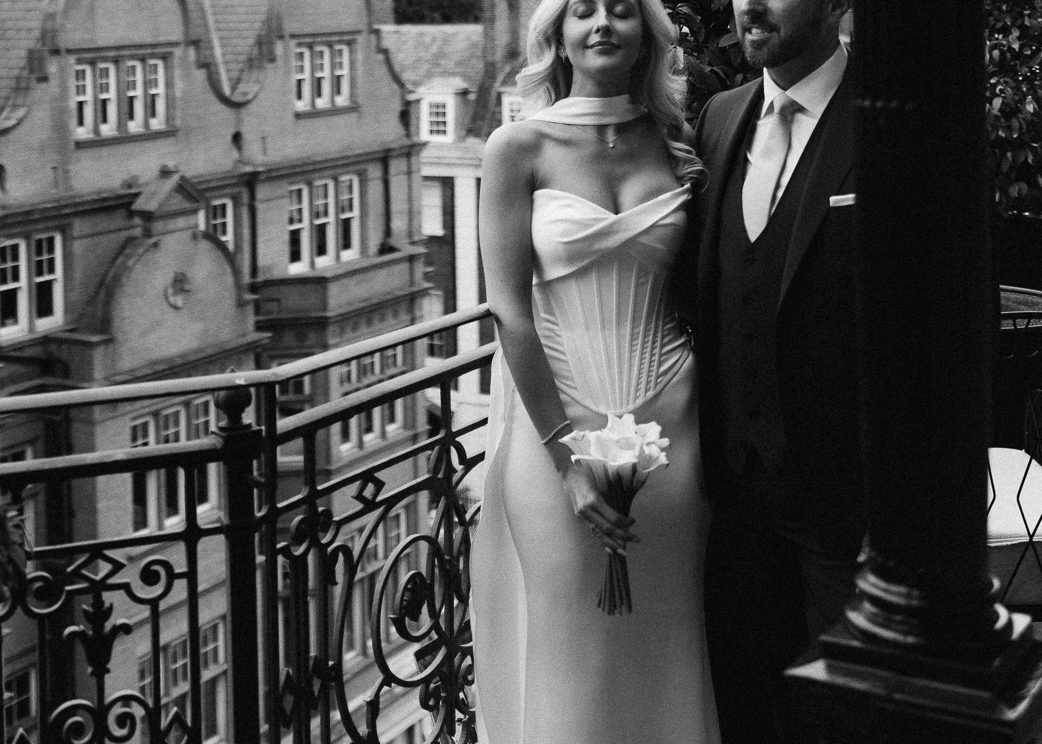 Elegant modern intimate Chelsea Town Hall Ivy Garden Wedding Photography-16.jpg