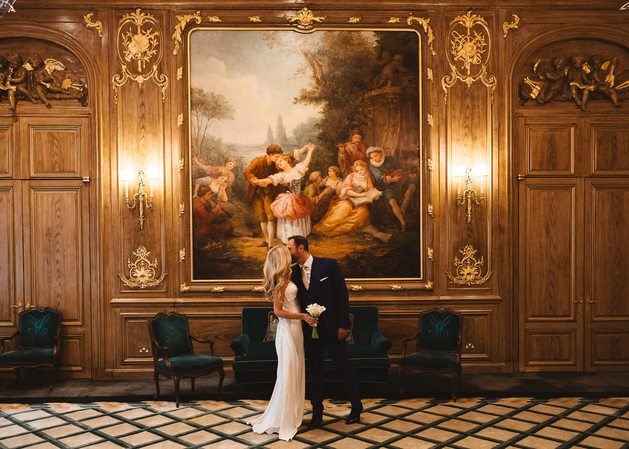 Elegant modern intimate Chelsea Town Hall Ivy Garden Wedding Photography-45.jpg