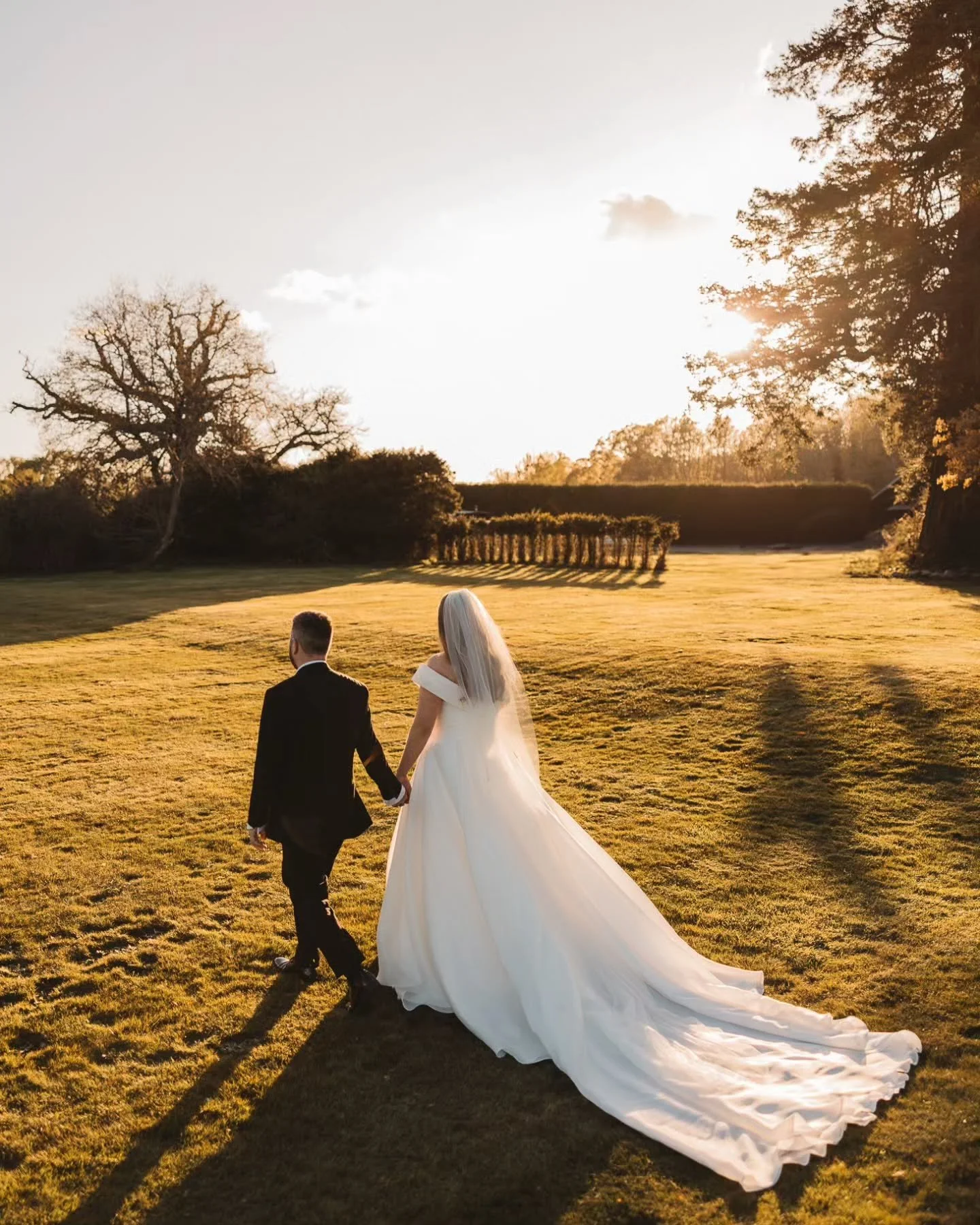 Throwing it back to this gorgeous day at @northbrook.park 🖤
Happy Sunday, everyone ⚡️

@pronovias 
@suzannedusekmakeup 
@littleandbloom 
@tomwebzellfilms 
@with_love_bridal_boutique 

#kentweddingphotographer #blacktiewedding #weddinginspo #goldenho