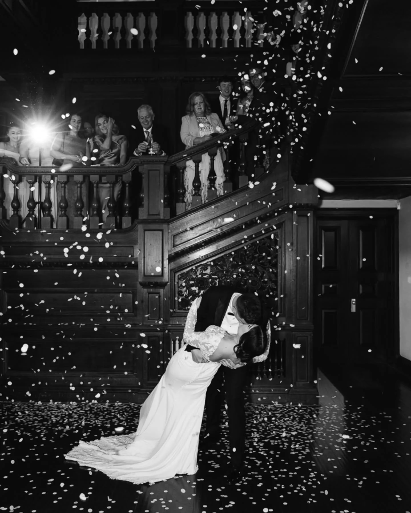 On good Friday I drove up to Rugby to shoot this beautiful wedding 🖤
Such an adorable day! Can't wait for the rest of this wedding season now! 

@bourtonhall
@thelockslounge_ 
@blowbycoco 

#bourtonhall #springwedding #weddinginspo #blacktiewedding 