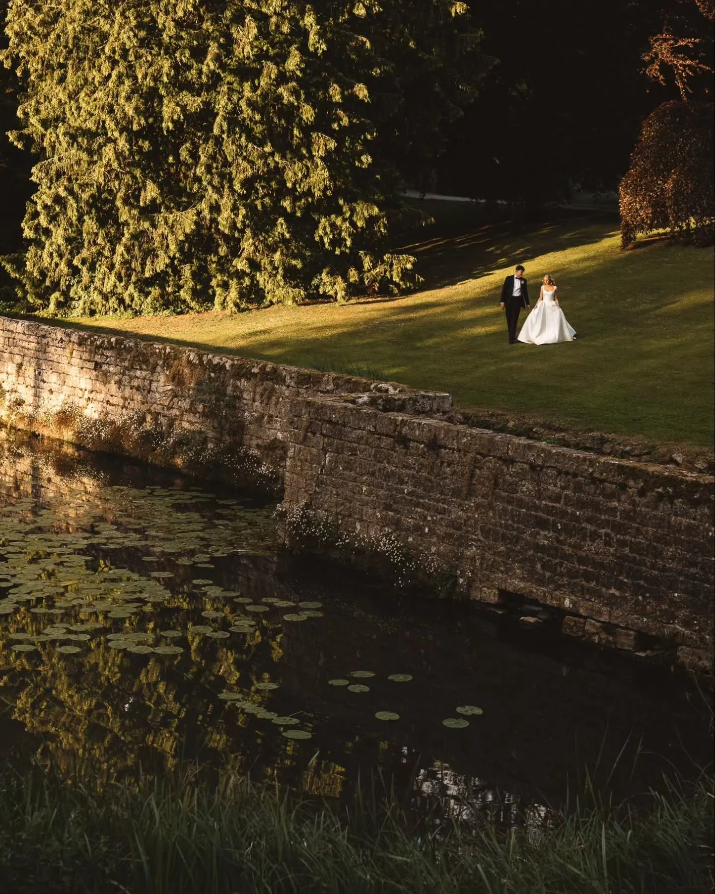 When the rain stops and the sun starts shining 🖤
Still obsessing over this perfect @millanova dress 🤍

@theorangerymaidstone 
@millanova
@dressdreamsbridal
@hollyannbridal
@whiteandwinsome 
@glowevents_uk

#theorangerymaidstone #millanovabride #ken