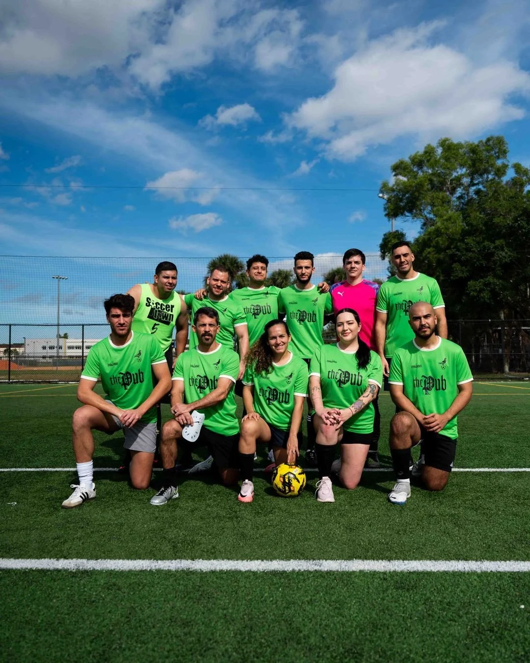May the Luck of The Irish be with you on the pitch today 🍀

 💚🌎 Happy St Paddy day from some of our favorite green ballers from all over the country.