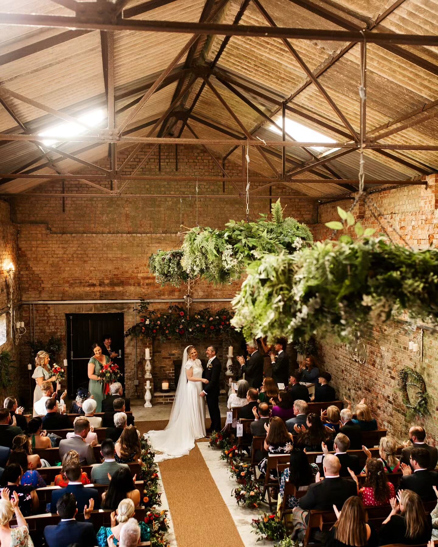 Perfect weather and setting for this romantic wedding @botleyhillbarn 

@botleyhillbarn 
@hollyandthedragonfly
@spenceandoliver 
@edenbstudio 
@kalmkitchenltd 
@love_story_bride
@bobbies
@catherine__deane 
@chislehurstbridal 

#weddingphotographer #w