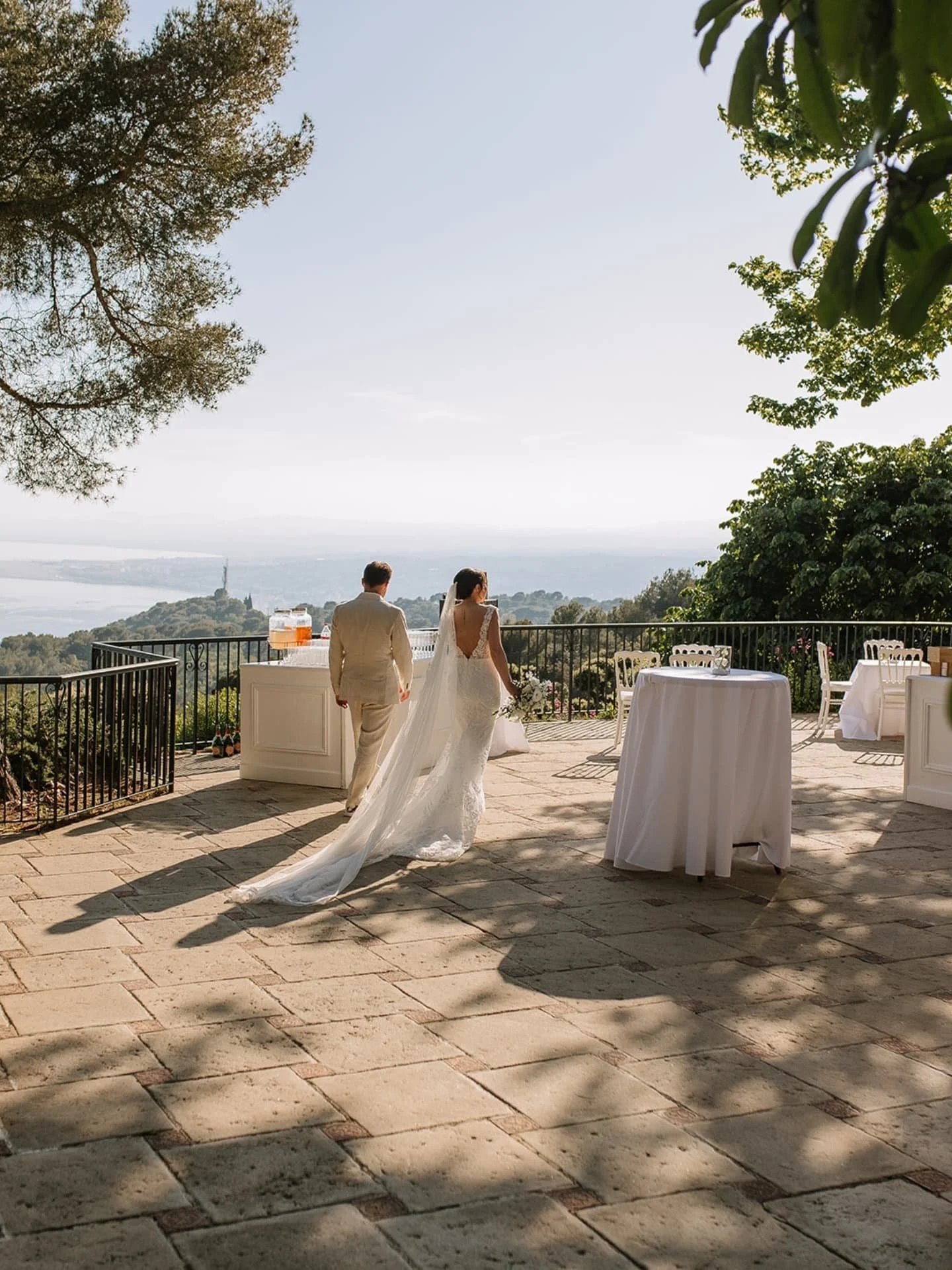 Still not over this French wedding magic✨

2025 is already shaping up to be a dream and I'll be back in France next year too 🙌

Feeling wildly lucky to meet such kindhearted humans through this work.

Venue - @montleuze
Hair - @julienmathacoiffeur
M