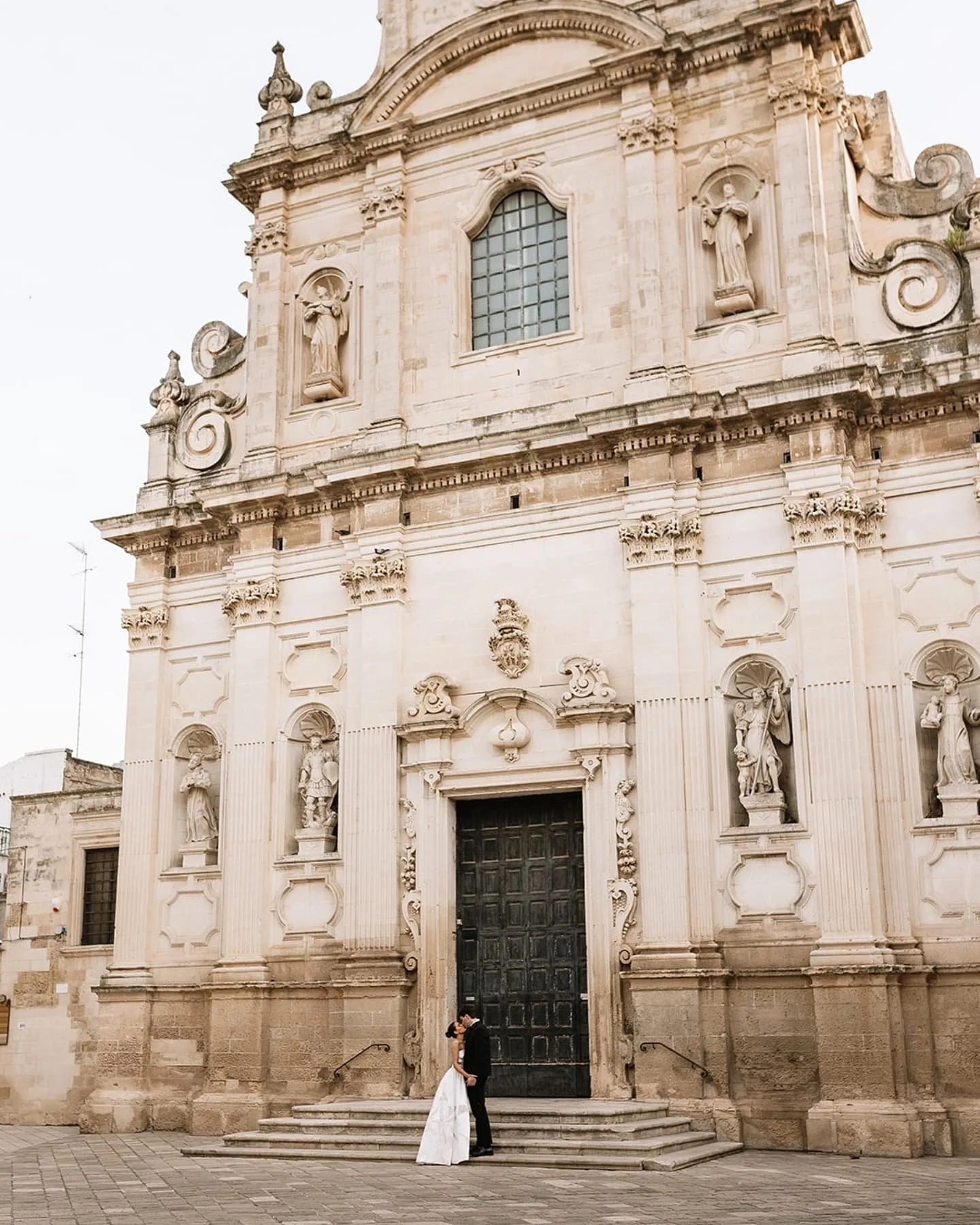 Forever reminiscing on my time in Puglia. Simply unforgettable 🤌

Dress @jesuspeiroofficial
Planning and styling @rebeccamarieweddings @workshopsbylark 
Venue @palazzotafuri 
HMUA @amyrosemakeupartist
Jewellery @lilyandrooldn 
Model @aeron_h

#pugli