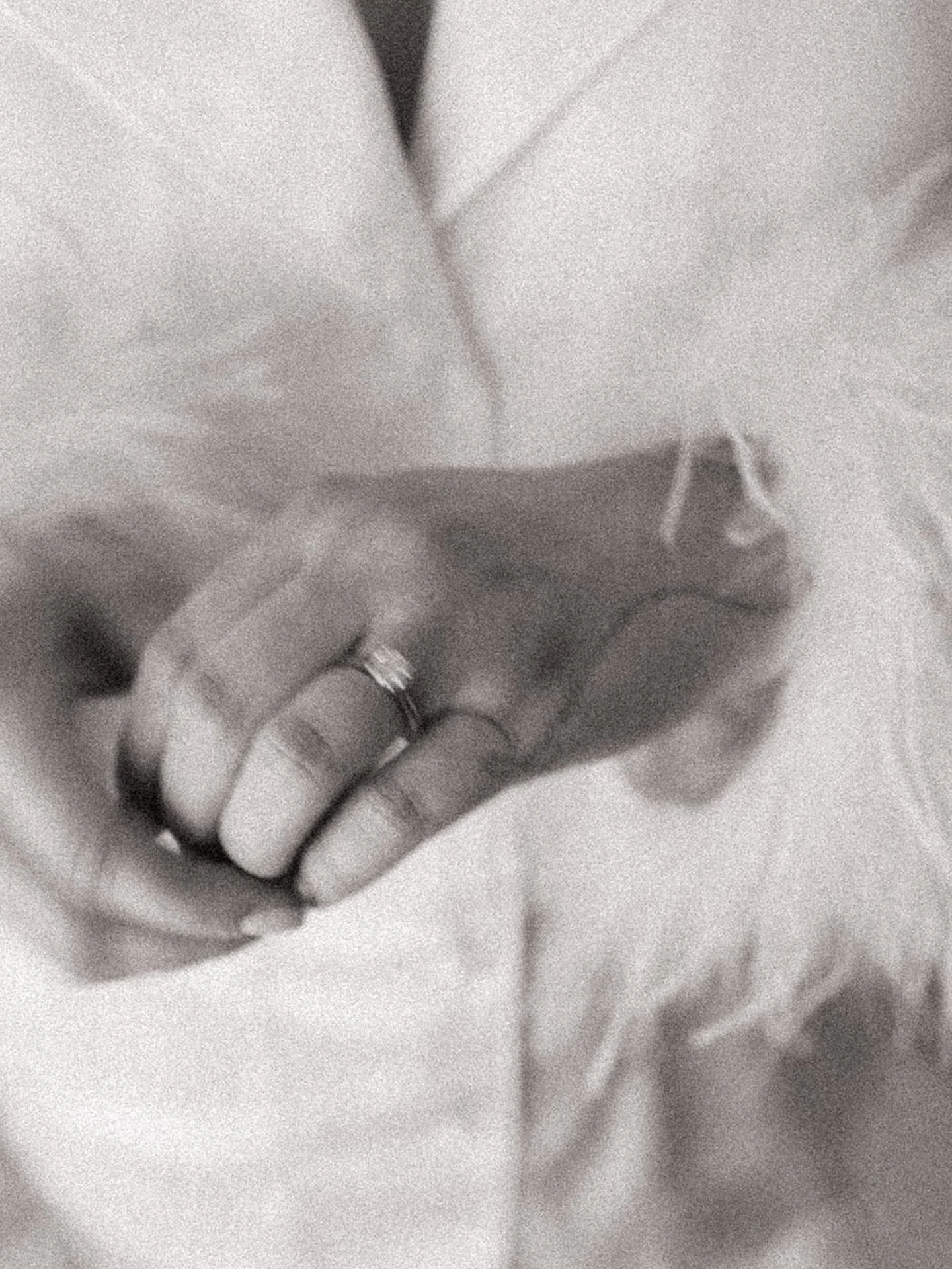Its all in the details ✨️

@secretgardenkent 
@perfectedbypoppy
@chilhambridal 
@karenanemoneblue 

#kentweddingphotography #kentweddingphotographer #secretgardenkentwedding #wedding #intimatewedding #kentwedding #londonweddingphotographer #londonwed