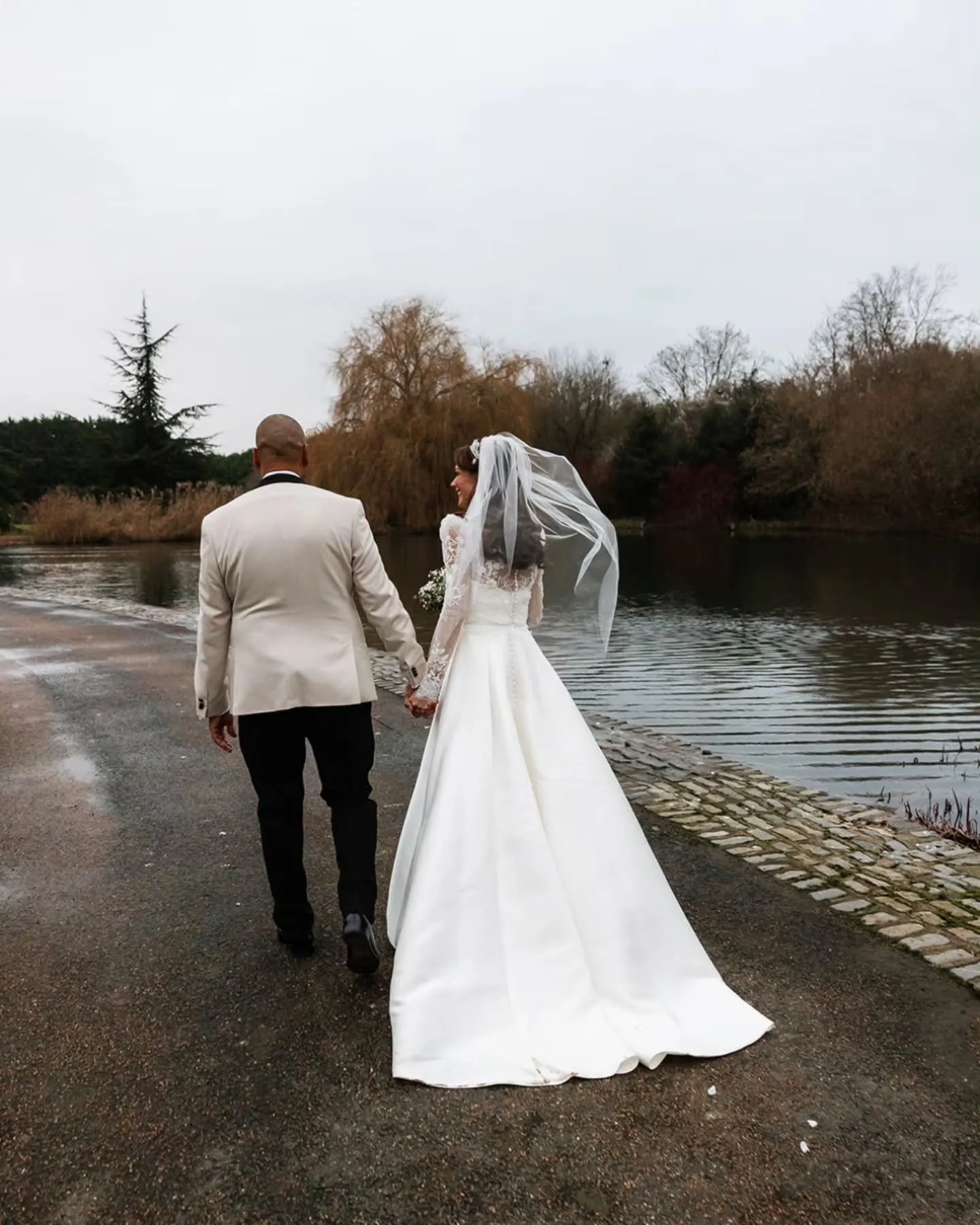 What better way to close out the year than with a Christmassy castle wedding 🤍
Still editing my way through the last handful of 2025 weddings before the 2026 season kicks off next month 🫶

Sidenote: 2026 is nearly full! If you're hoping to create s