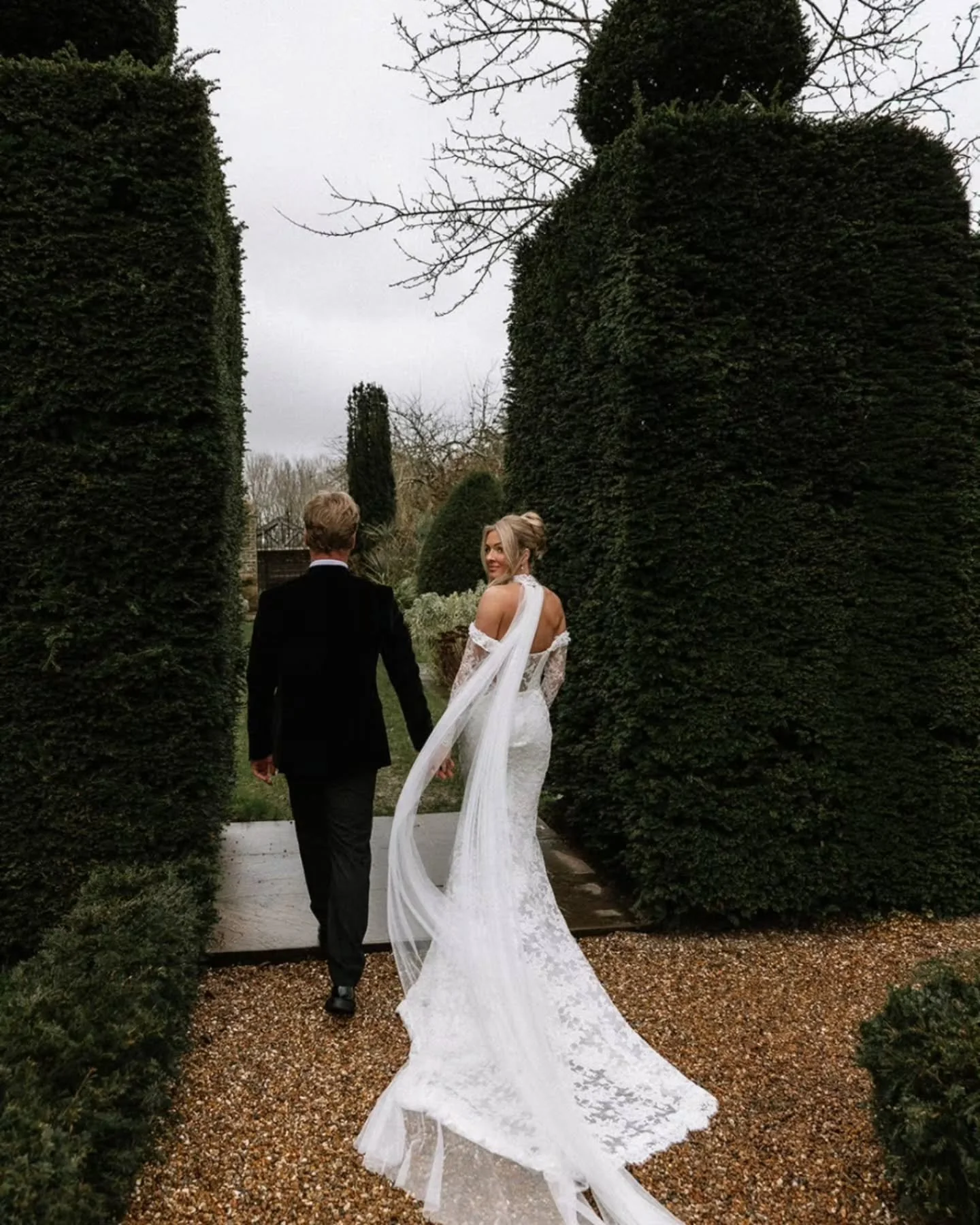 Immaculate vibes for my first wedding of the year at the gorgeous @chapelhouseestate ✨

It rained (of course it did) but not a single soul let it change the mood. Umbrellas up, shoulders relaxed, everyone carrying on like the weather was just part of