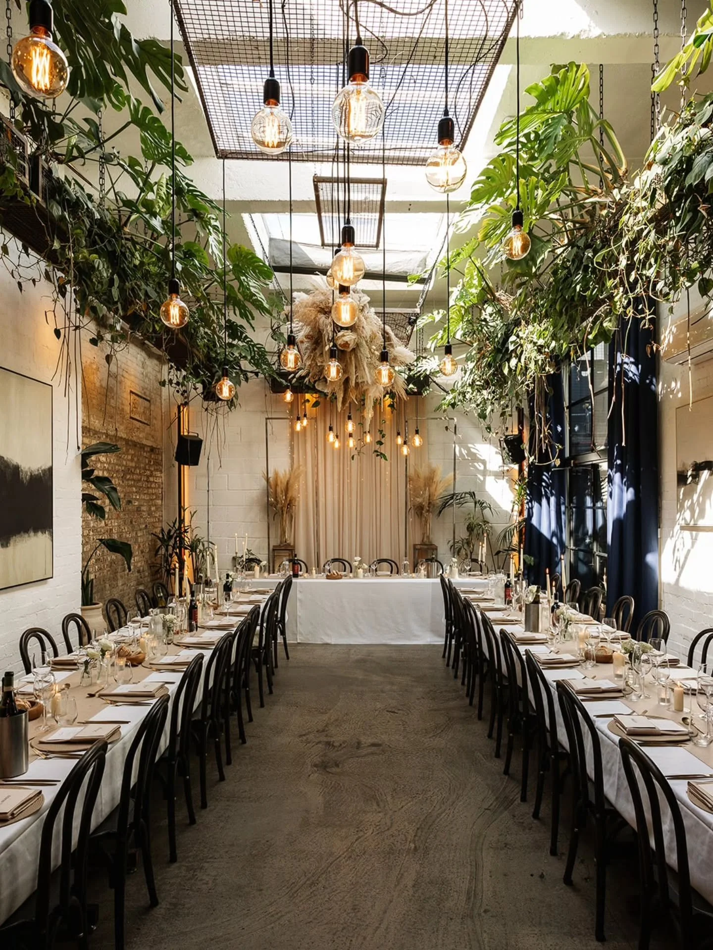 This incredible reception venue and set up deserves its own post ✨️

@thehackney.co 
@m.cliffedesigns 

#londonweddingphotographer #londonwedding #thehackney #londonweddingvenue #londonreceptionweddings