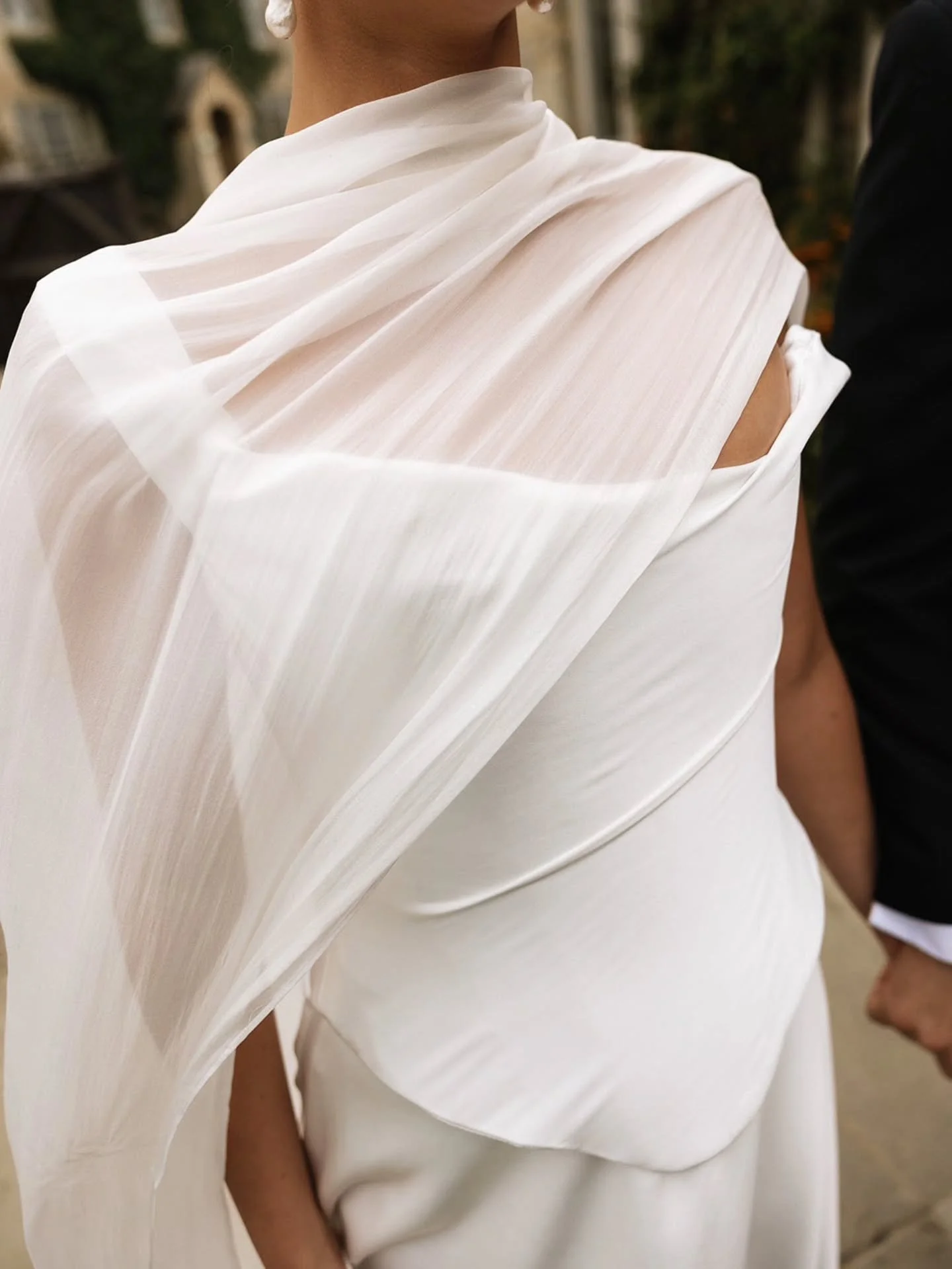 Neck scarf.
Convertible.
Calla lilies.
That&rsquo;s it. That&rsquo;s the caption.

Planning and Coordiantion - @emilyyoungweddings
Venue - @caswellhouse
Photography - @gracecarlinphotography
Vision - @emilyyoungweddings &amp; @gracecarlinphotography
