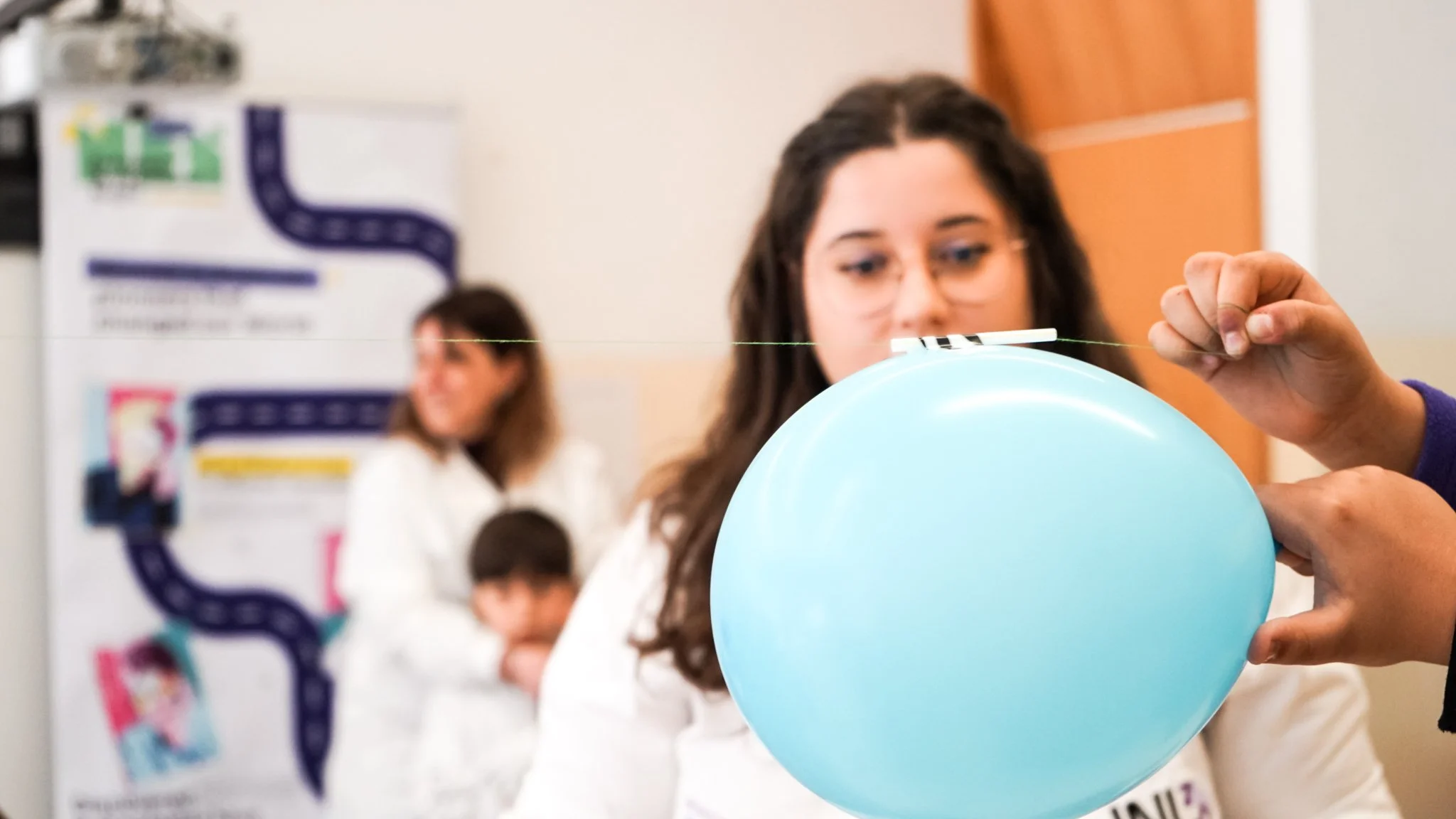 WOMENINSCIENCE_SCHOOLVISIT-14.jpg