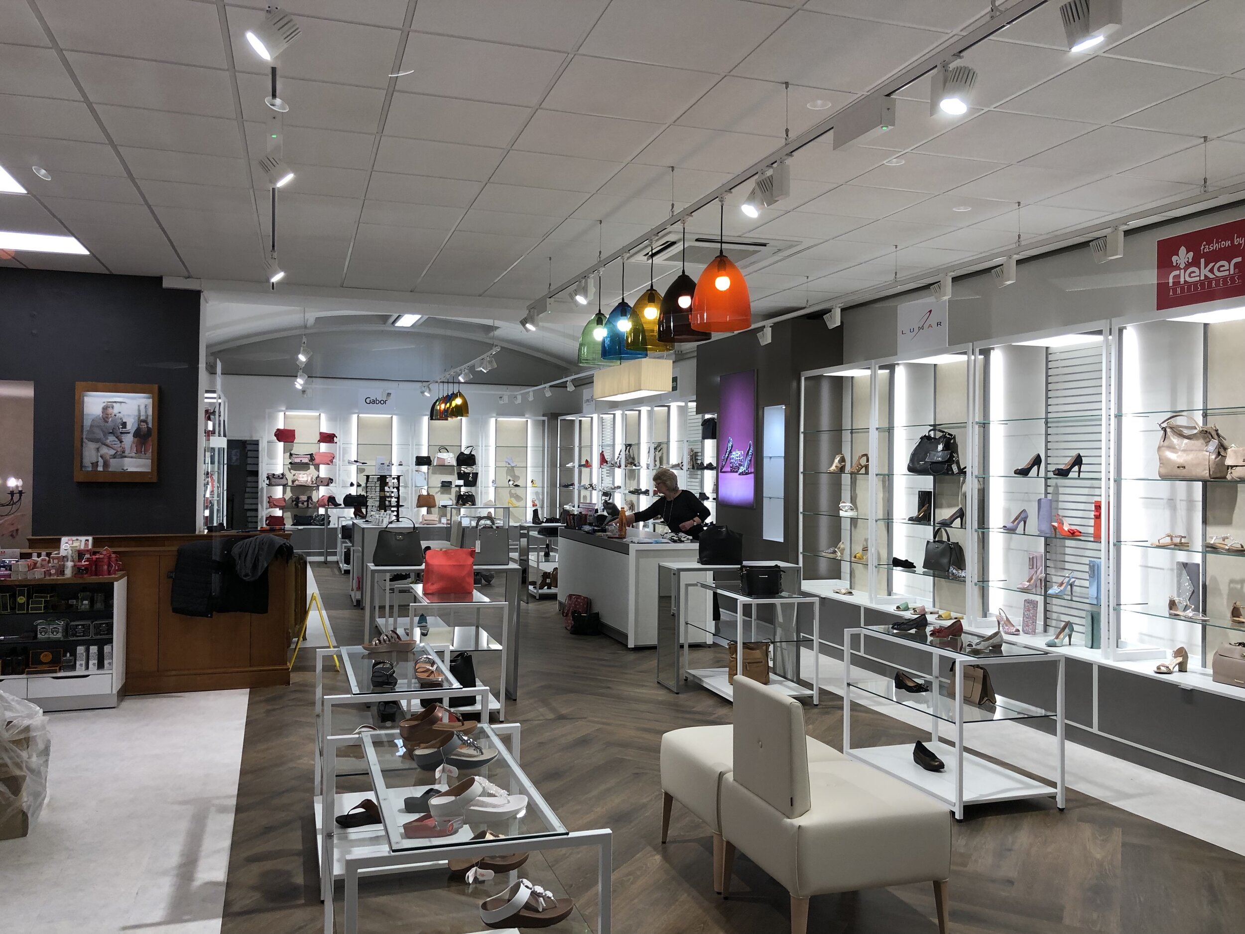 Barbours Elegant Display Stand Walker Bros (Elland) Ltd. — Bespoke