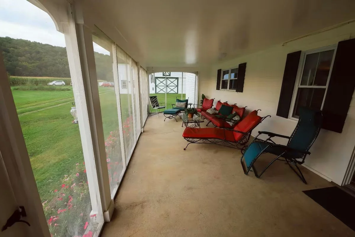Screen Porch.jpg