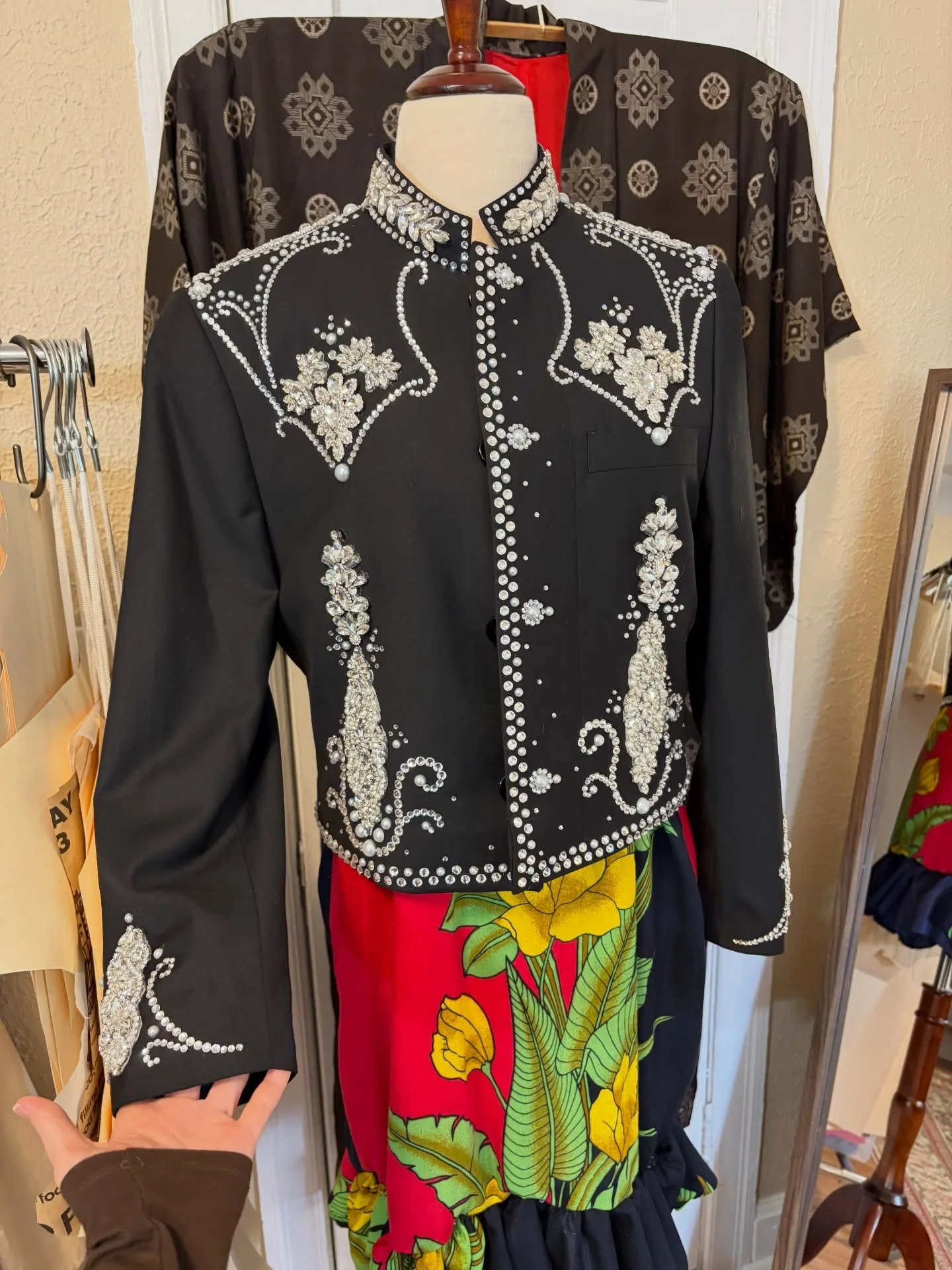 Enjoying my day off but had to share this fun tailoring project for a recent wedding. This jacket is only cool because of @inglesidedesignco&rsquo;s brilliant work 💎 

I 🤍 my creative community of bada$$ wardrobe women! We&rsquo;re only as good as 