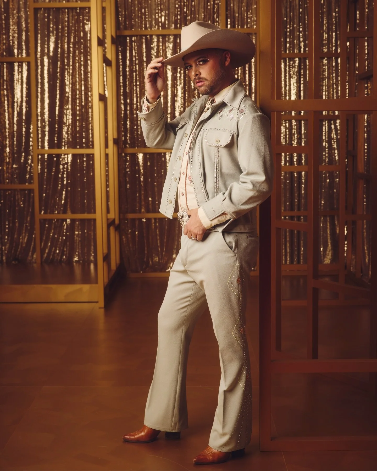 Adam Mac - Suit tailoring for the CMAs 2025. Photo by Katie Kauss.