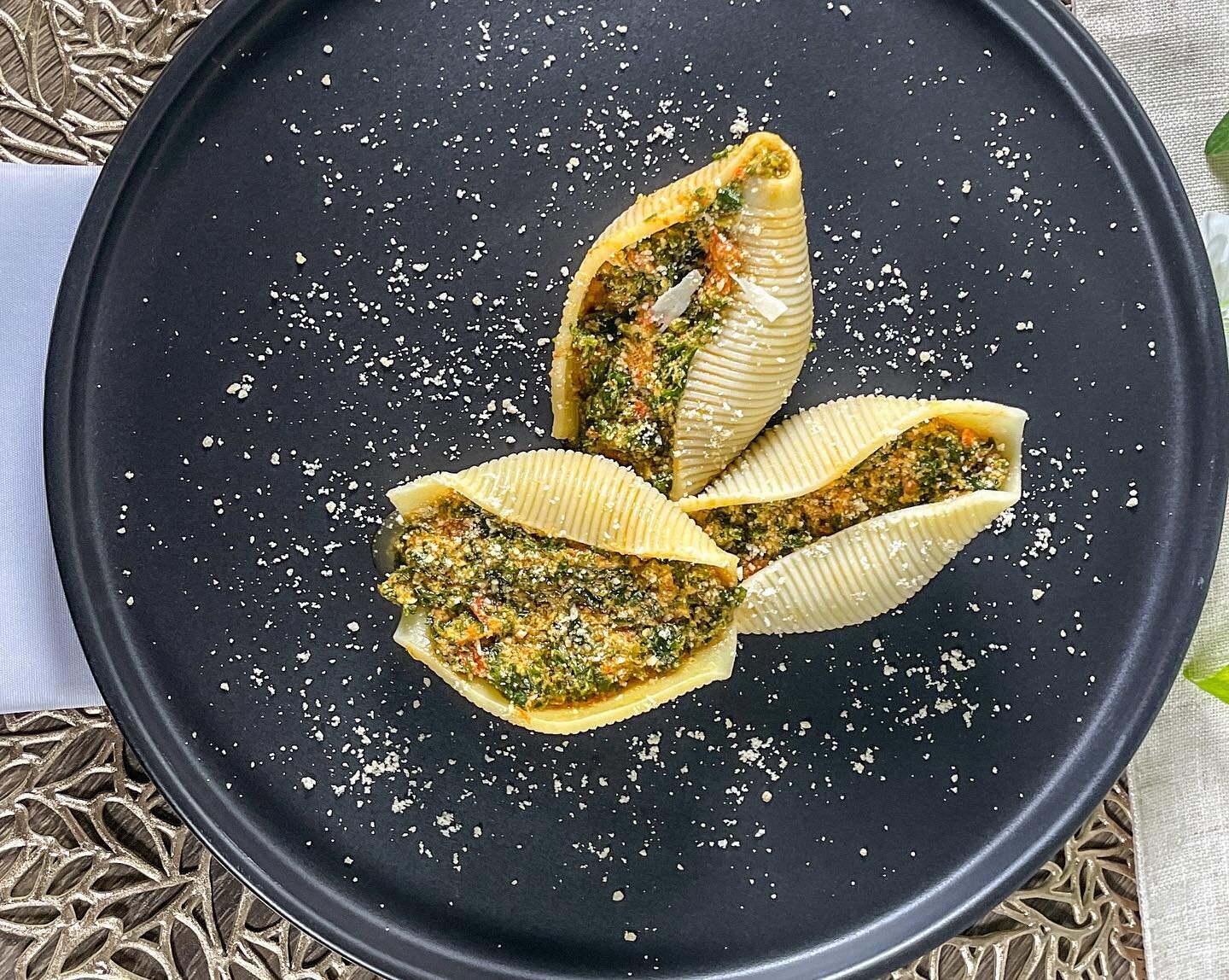 Every plate is a canvas, an epicenter for creation, the beginning of food inspiration. 

What&rsquo;s your canvas? Where does your creativity come to life?

📸: Stuffed Shell W/ Melon Seed &amp; Kale by @chefobioma 
.
.
.
.
.
#art #foodworld #canvas 