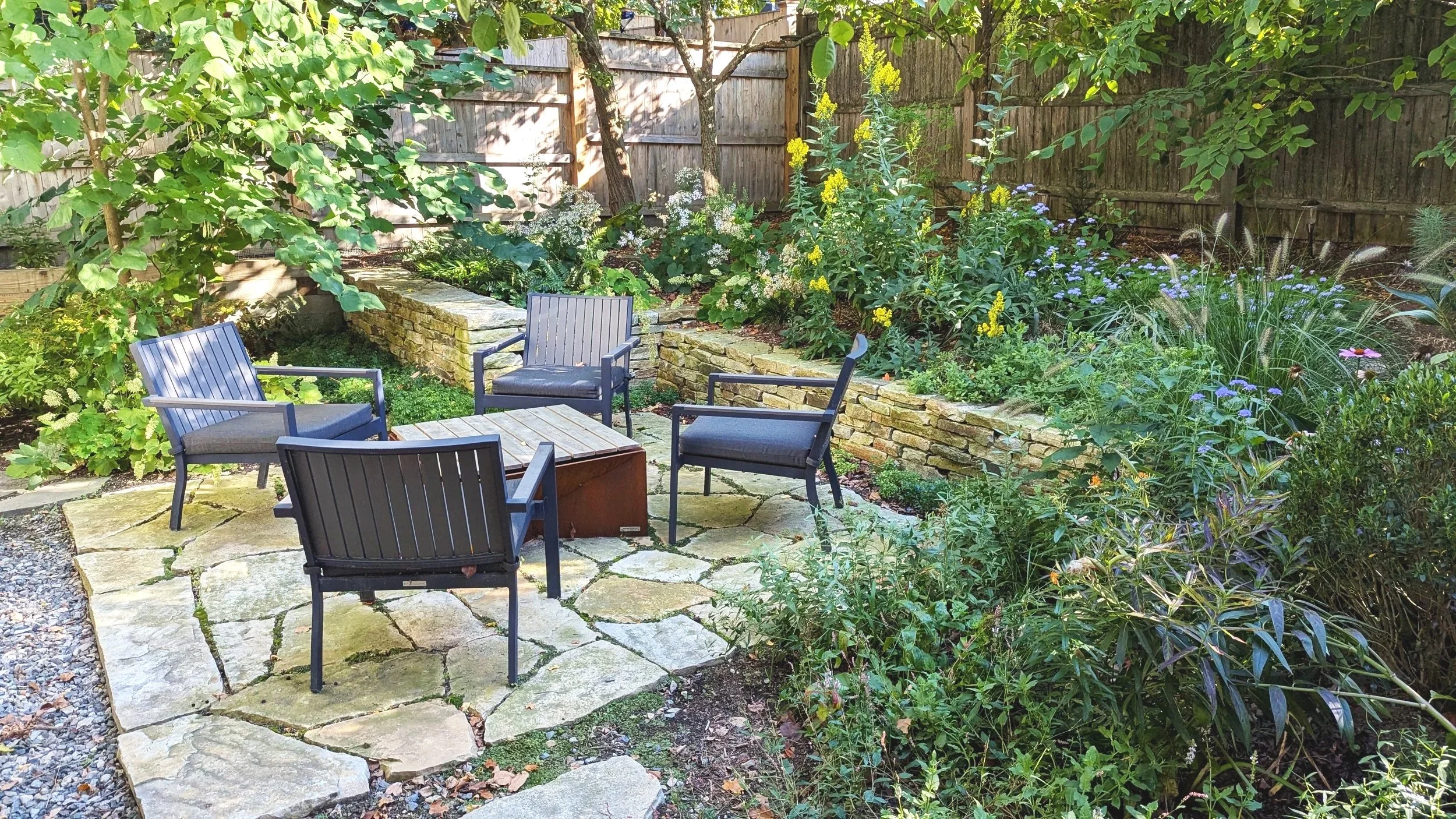 Inviting Alcove / Garden St.