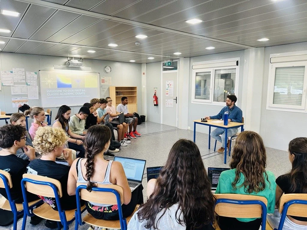Year 7 and 8 Students Engage in First Global Perspectives Debate of the School Year | Alunos do 7º e 8º ano têm o primeiro debate na disciplina global perspectives